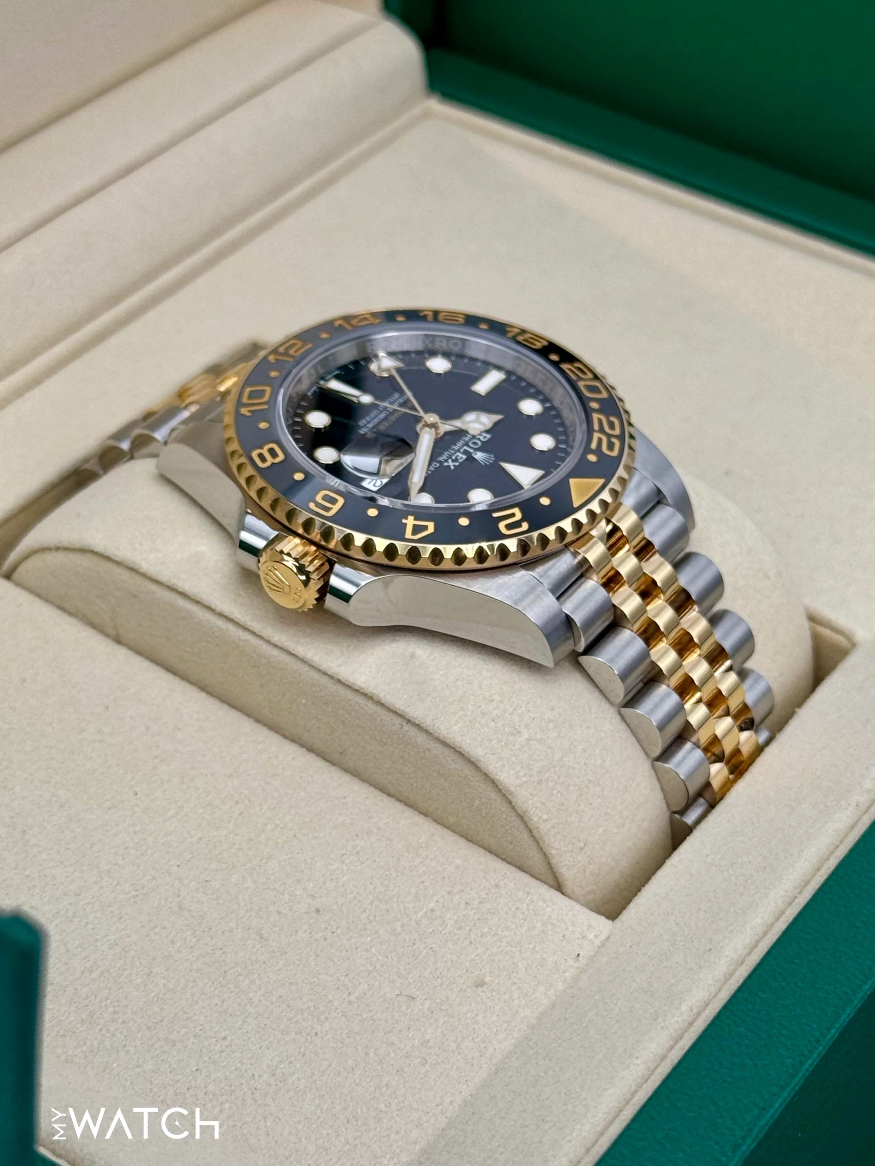 NEW 2026 Rolex GMT-Master II 40mm 126713GRNR Two-Tone Jubilee - Image 8
