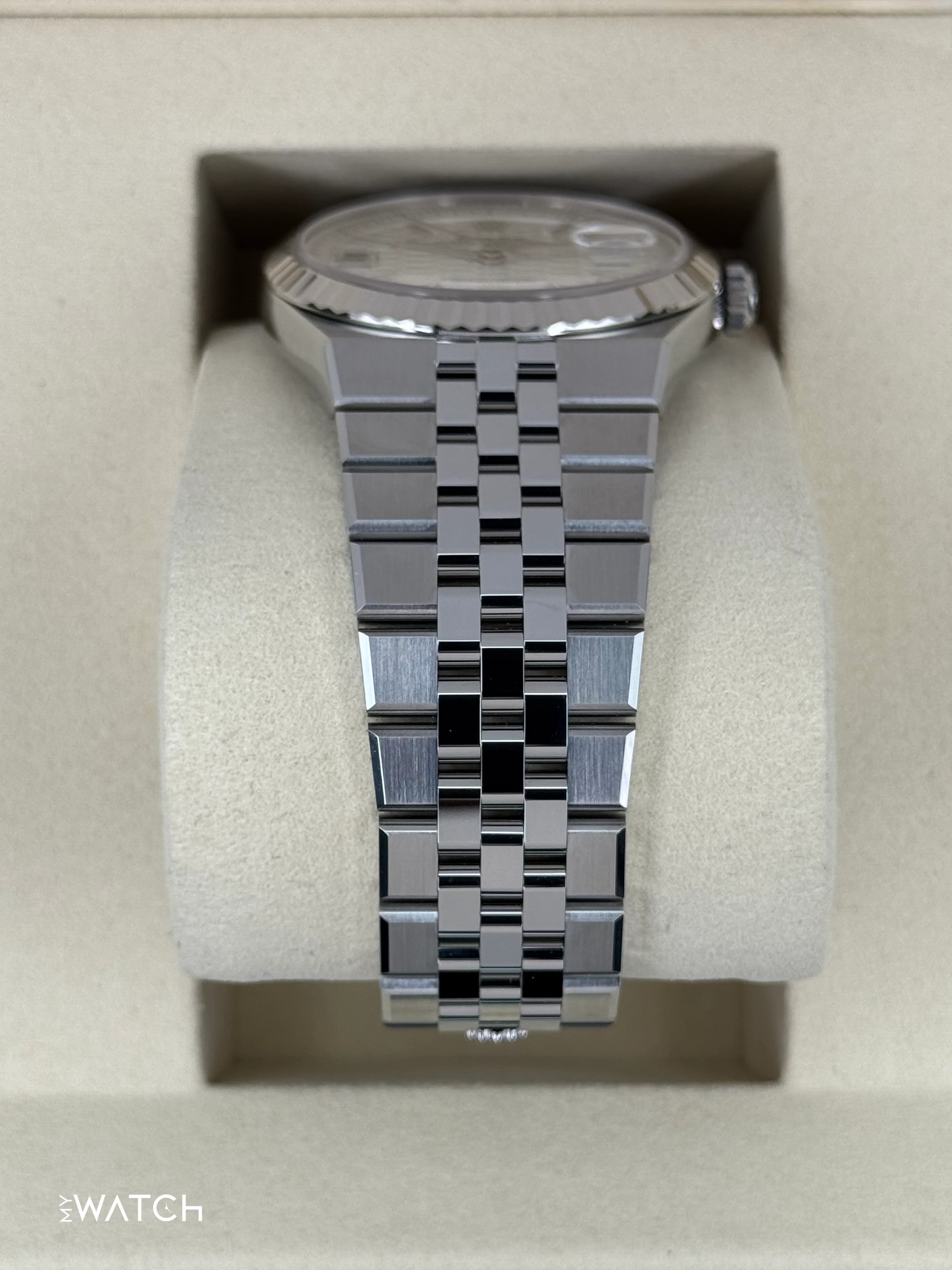 NEW 2026 Rolex Land-Dweller 40mm 127334 Stainless Steel Jubilee White Dial - Image 3