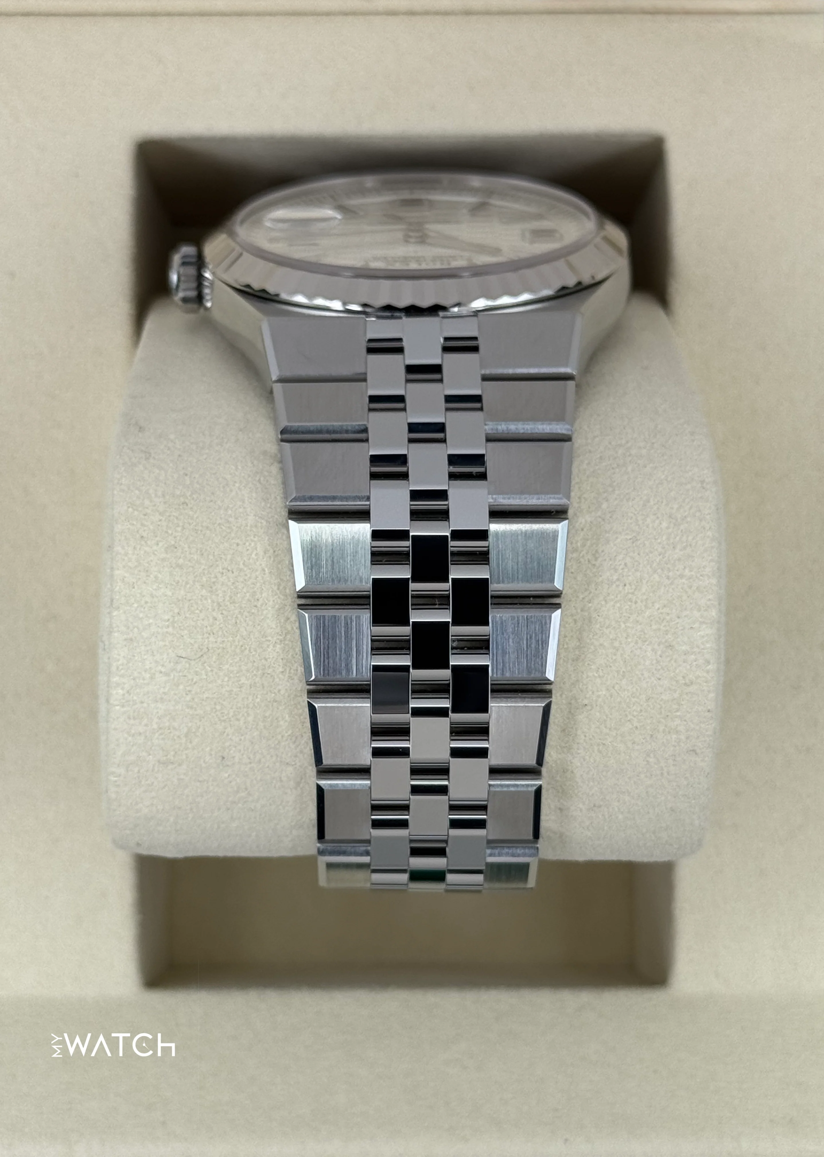 NEW 2026 Rolex Land-Dweller 40mm 127334 Stainless Steel Jubilee White Dial - Image 4