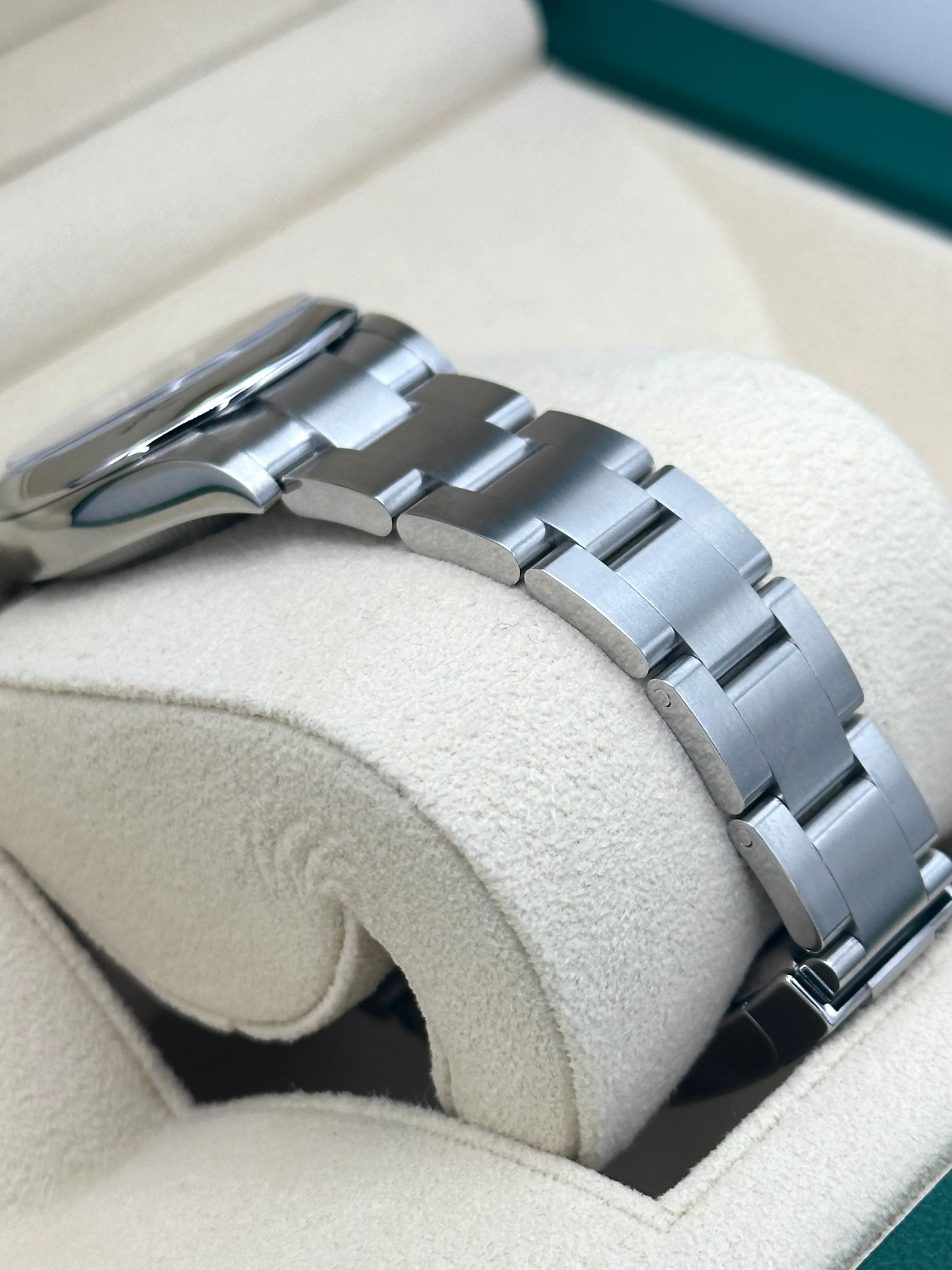 NEW 2026 Rolex Oyster Perpetual 31mm 277200 Turquoise Tiffany Blue Dial - Image 6