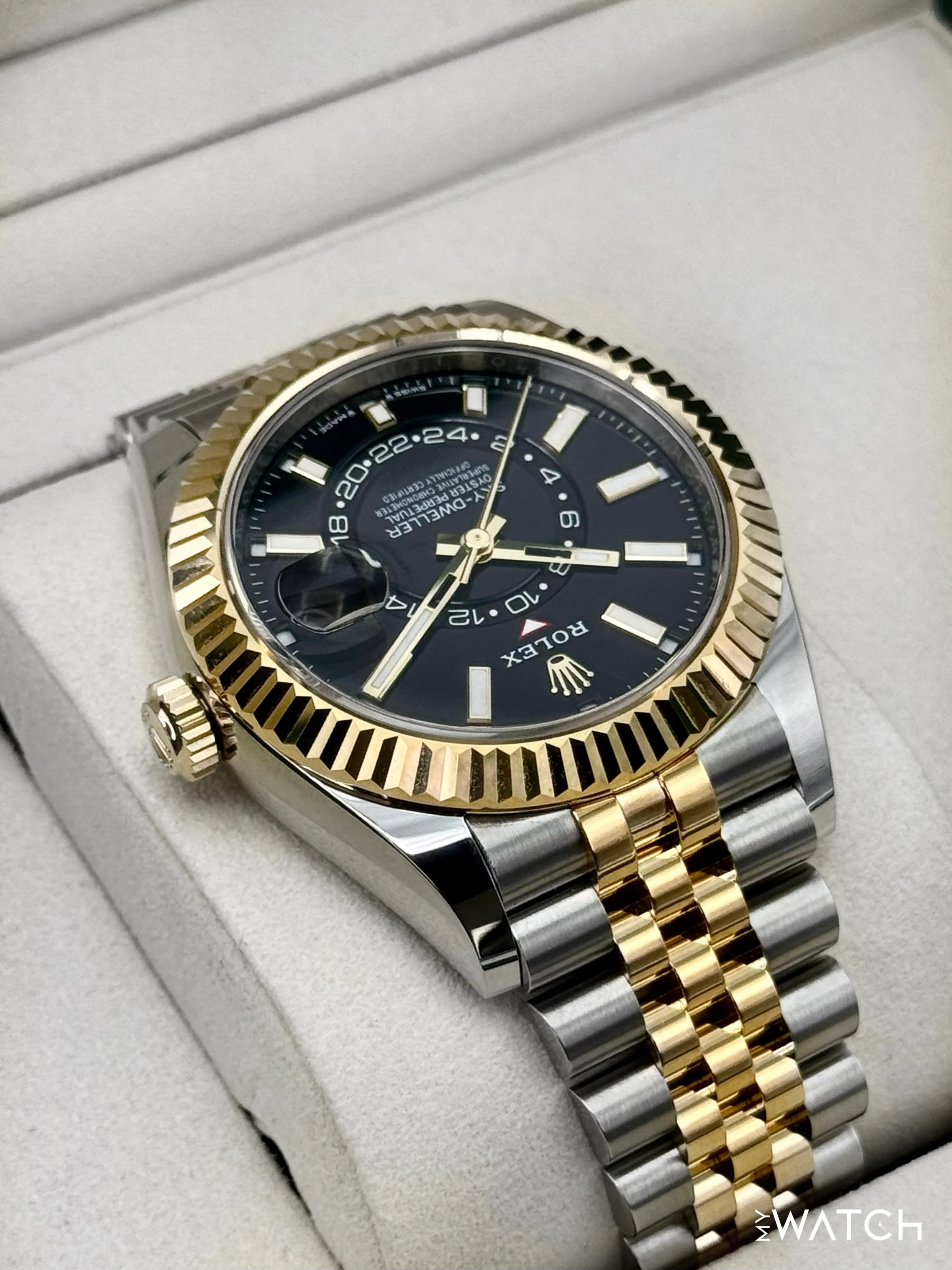 NEW 2026 Rolex Sky-Dweller 42mm 336933 Two-Tone Jubilee Black Dial - Image 8