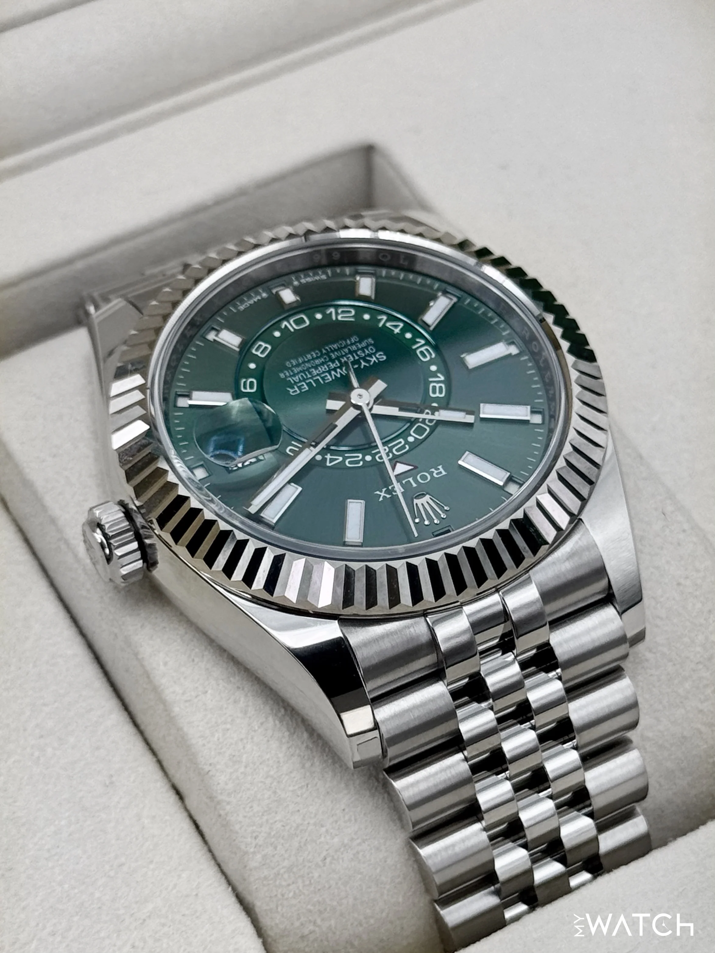 NEW 2026 Rolex Sky-Dweller 42mm 336934 Jubilee Green Dial (STICKERED) - Image 8