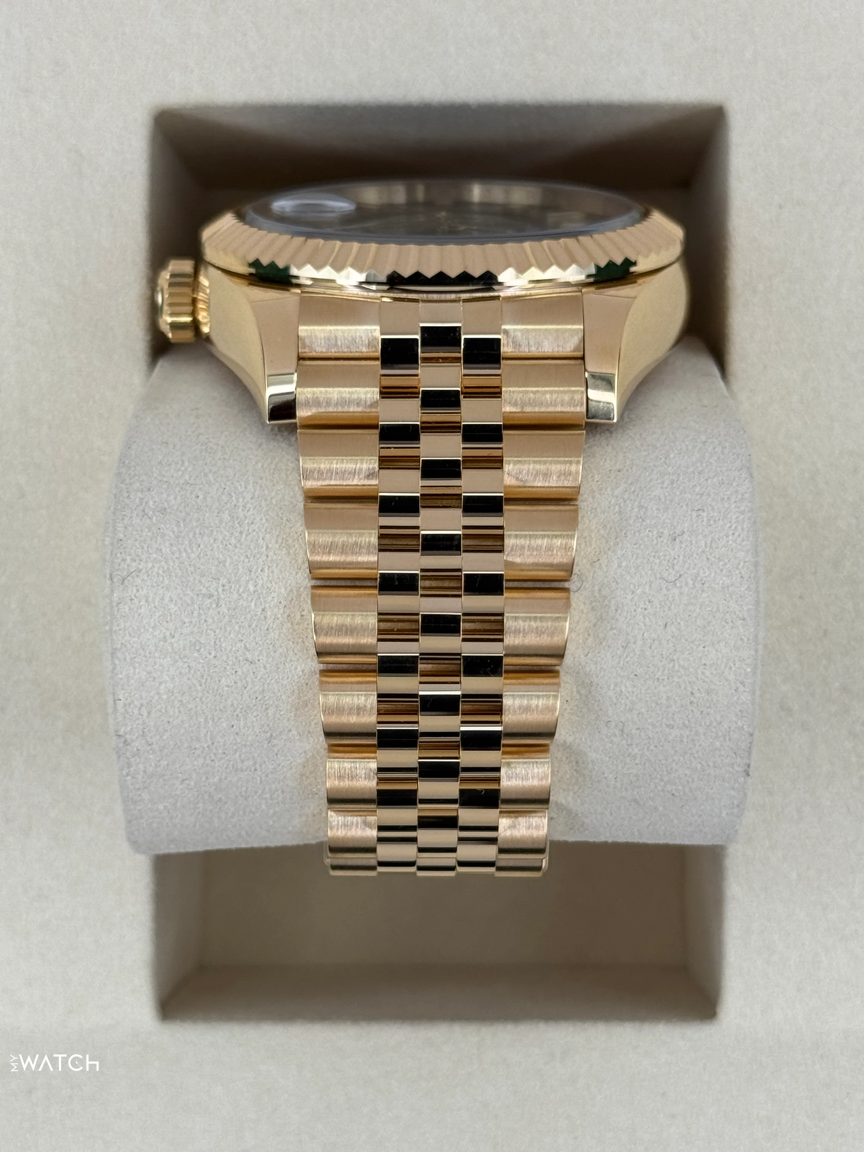 NEW 2026 Rolex Sky-Dweller 42mm 336938 Yellow Gold Jubilee Green Dial - Image 4