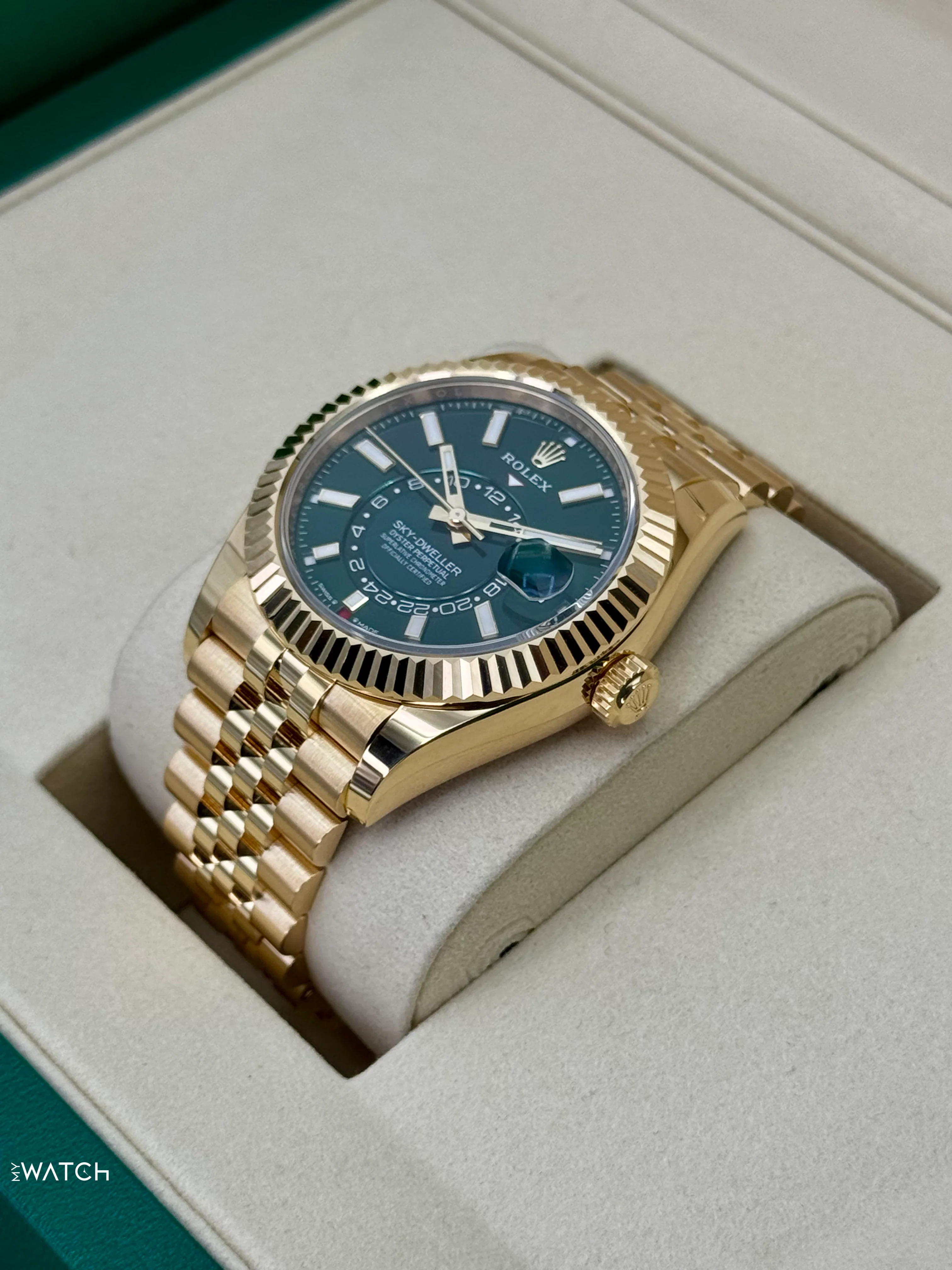 NEW 2026 Rolex Sky-Dweller 42mm 336938 Yellow Gold Jubilee Green Dial - Image 5
