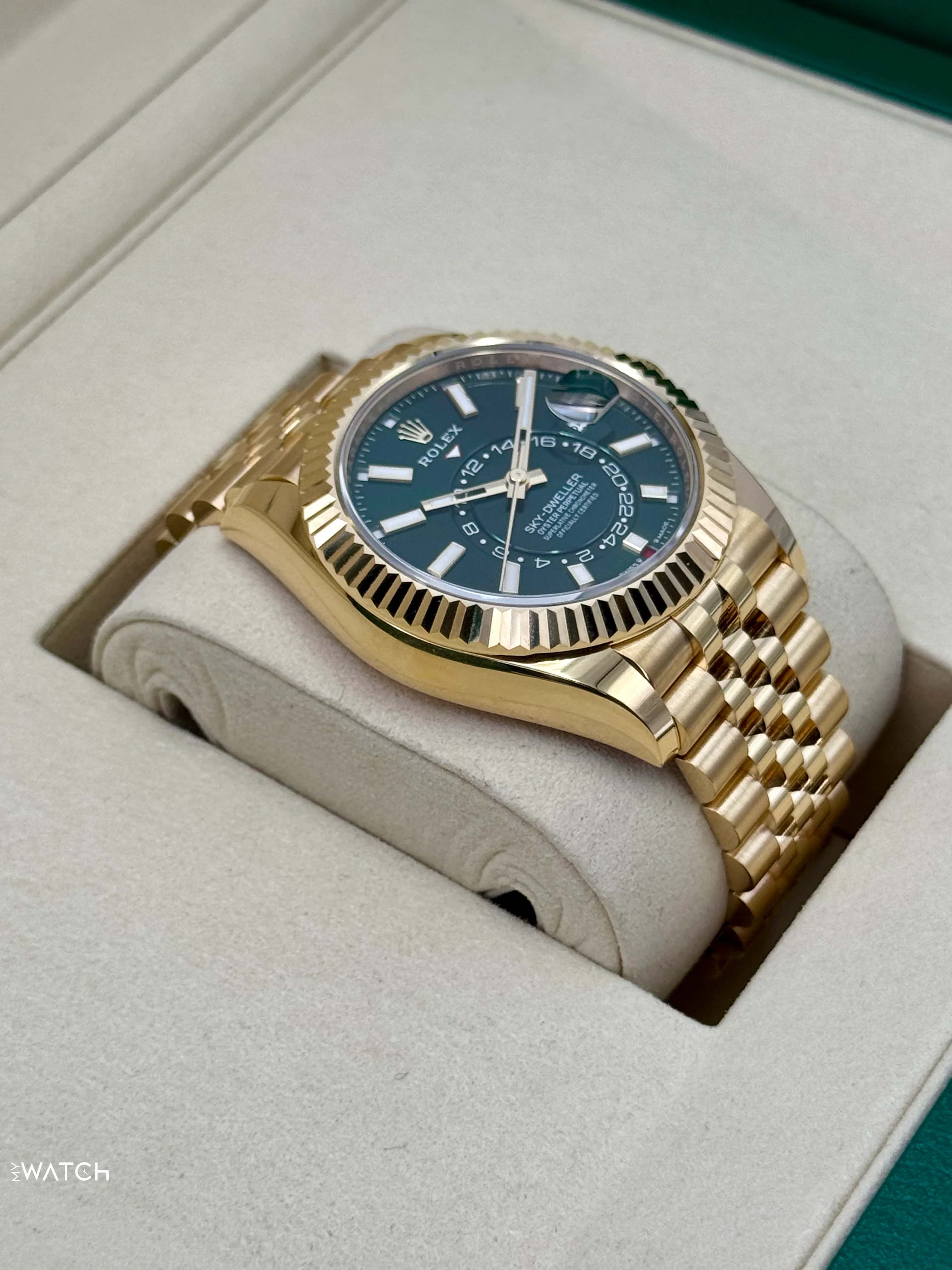 NEW 2026 Rolex Sky-Dweller 42mm 336938 Yellow Gold Jubilee Green Dial - Image 6