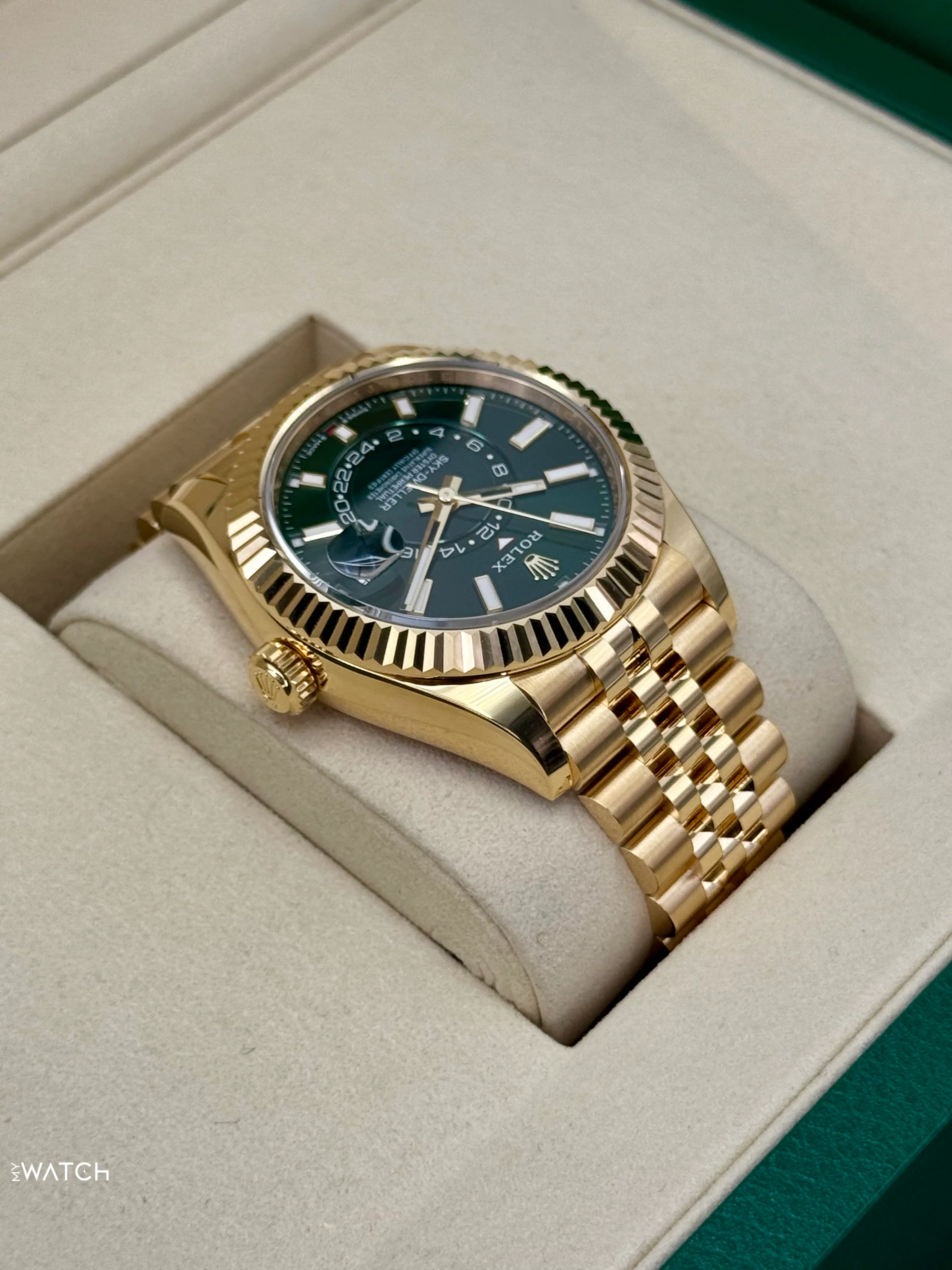 NEW 2026 Rolex Sky-Dweller 42mm 336938 Yellow Gold Jubilee Green Dial - Image 8
