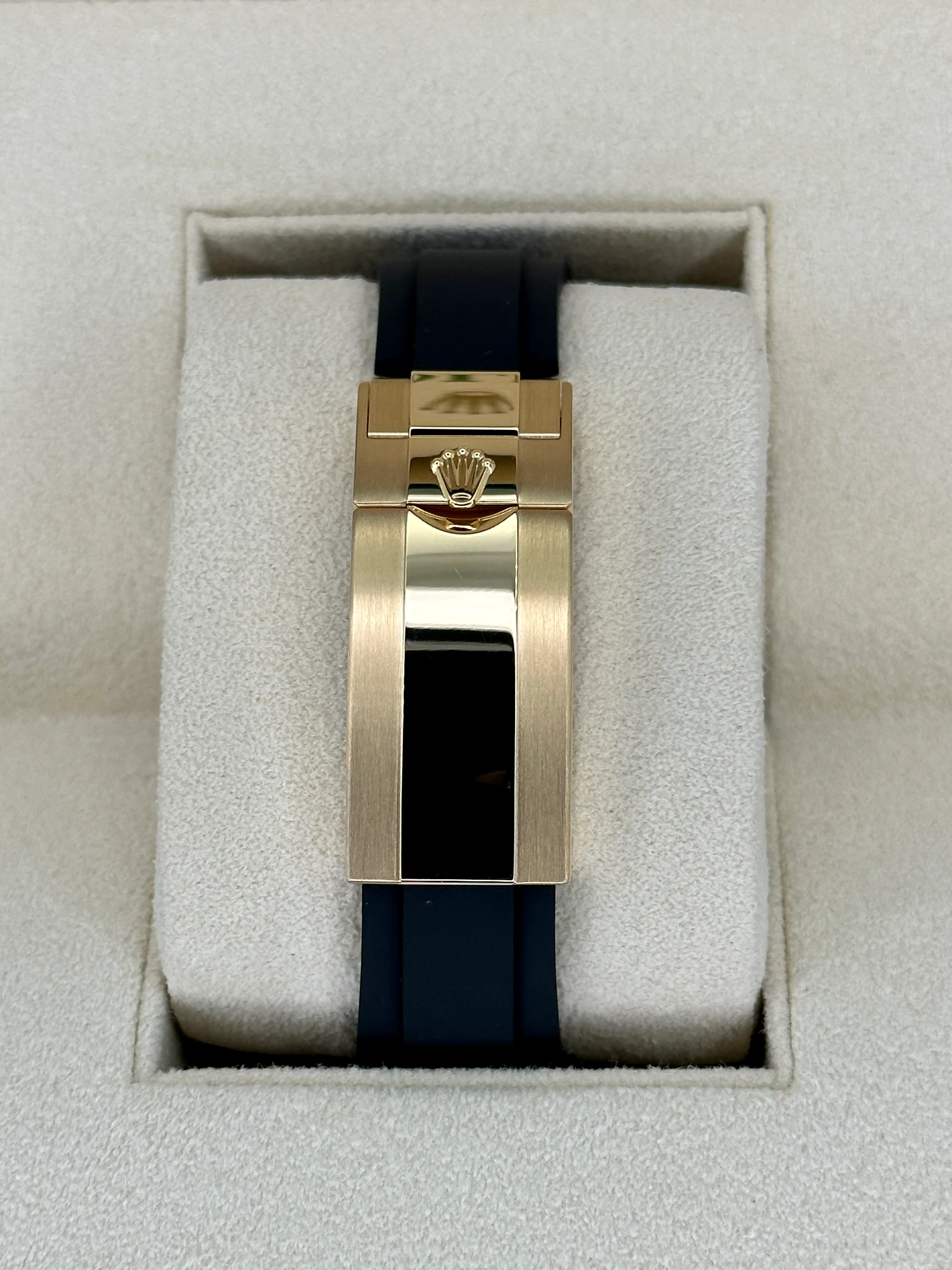 NEW 2026 Rolex Yacht-Master 42mm 226658 Gold Oysterflex Black Dial - Image 2