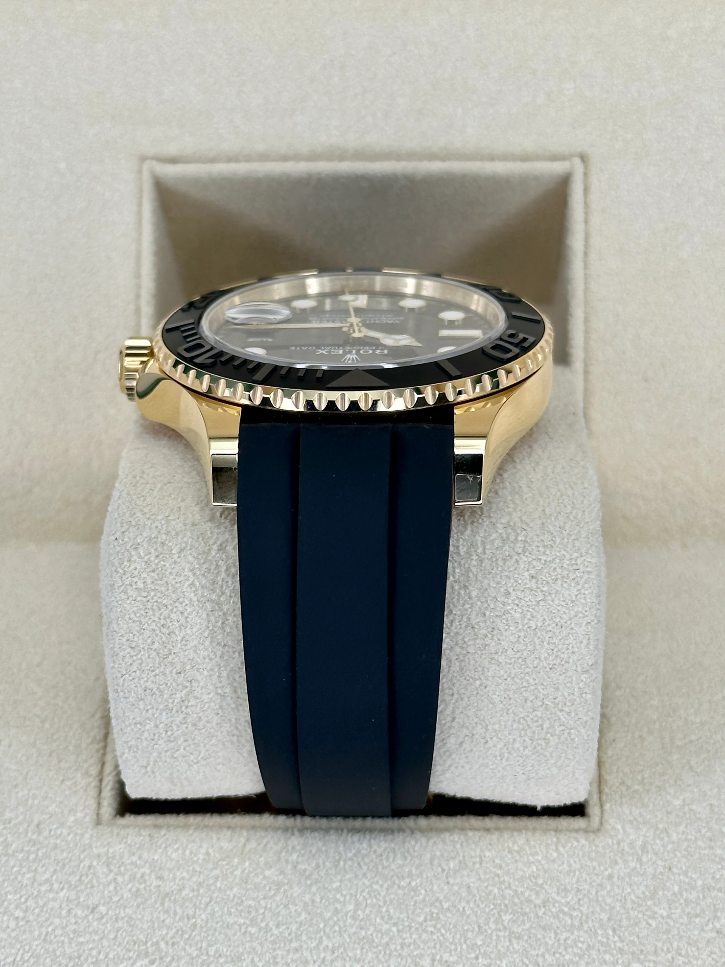 NEW 2026 Rolex Yacht-Master 42mm 226658 Gold Oysterflex Black Dial - Image 4