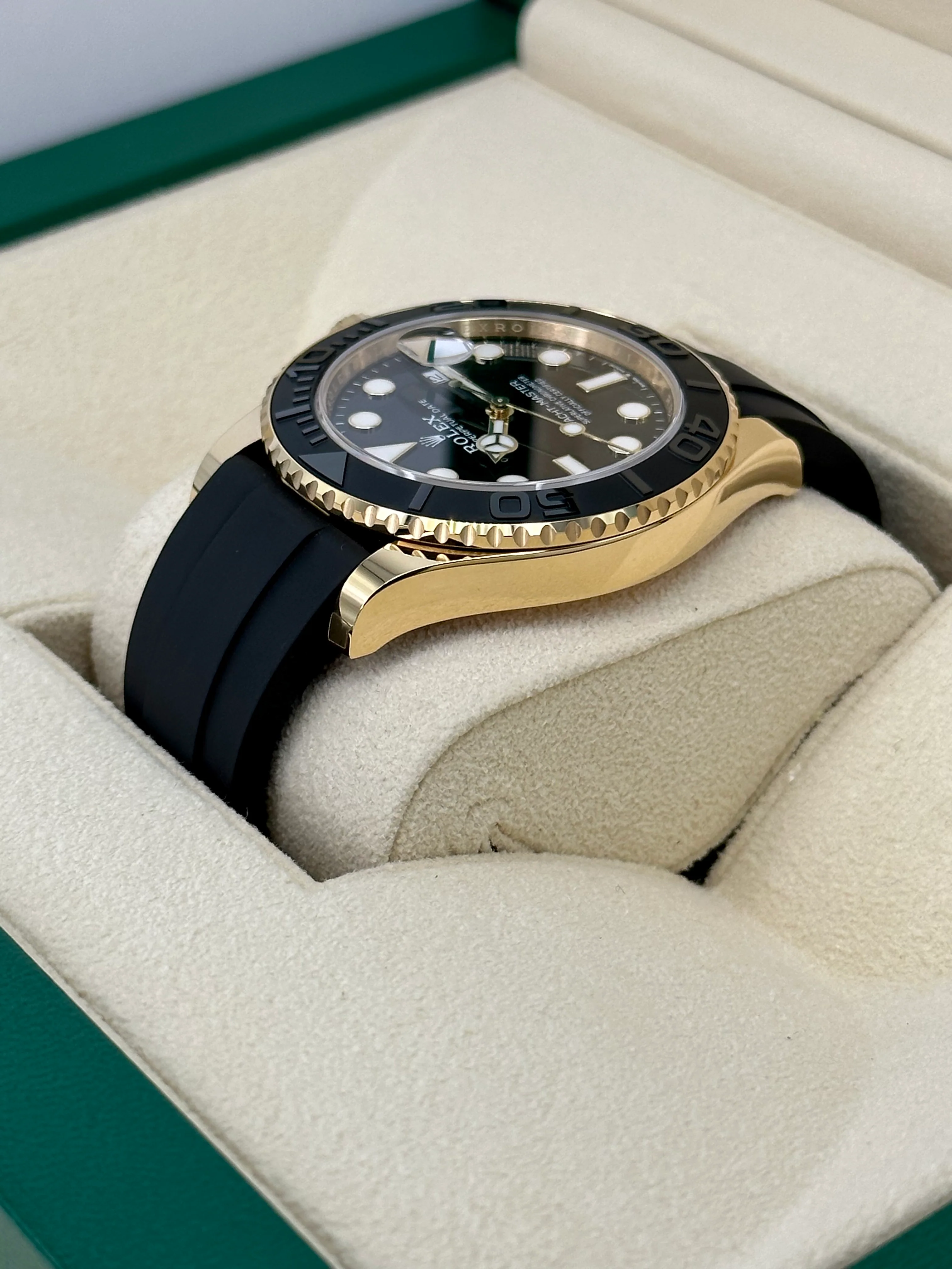 NEW 2026 Rolex Yacht-Master 42mm 226658 Gold Oysterflex Black Dial - Image 7