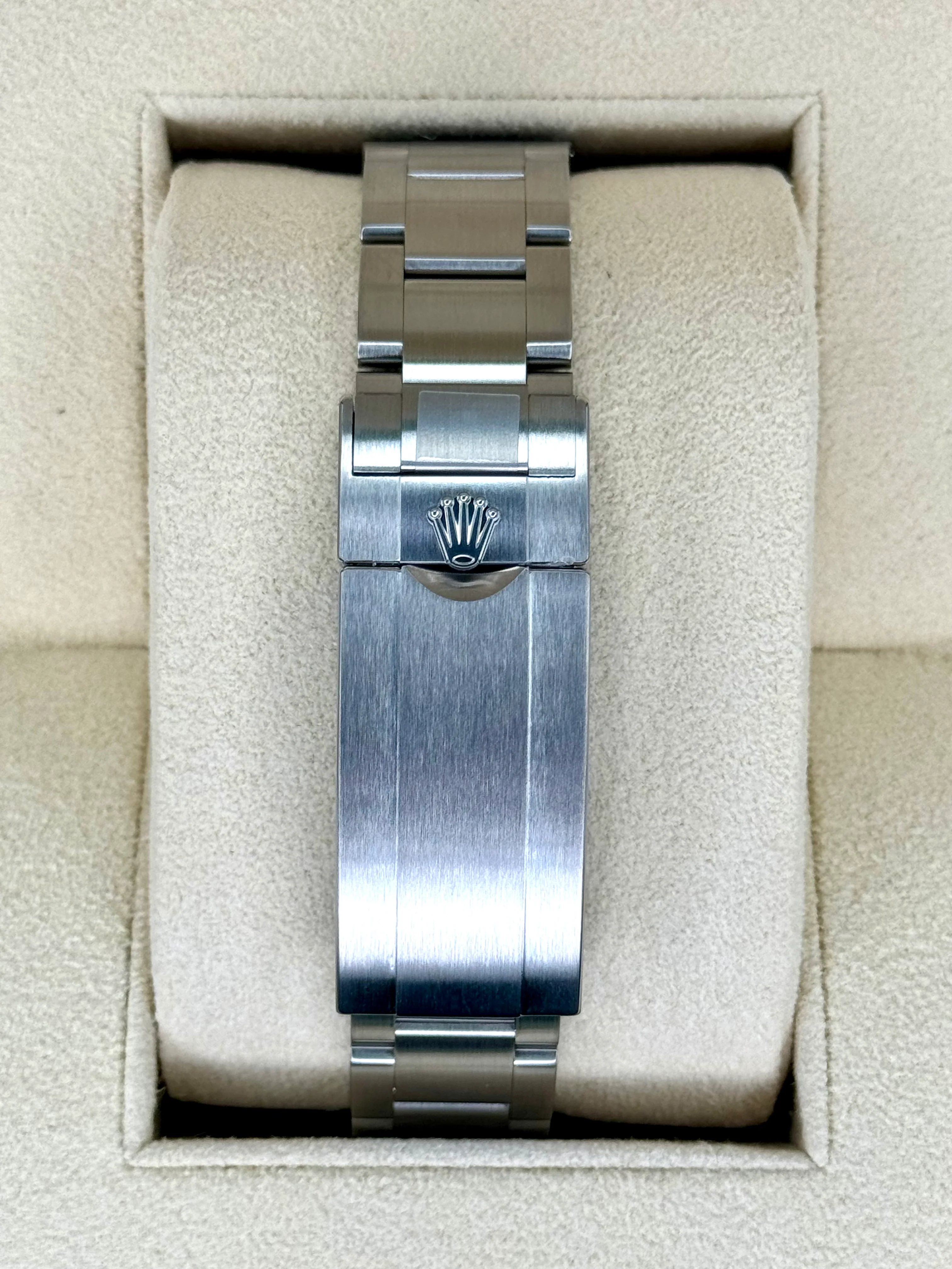 NEW 2020 Rolex Submariner "Hulk" 40mm 116610LV Green Dial - Image 2