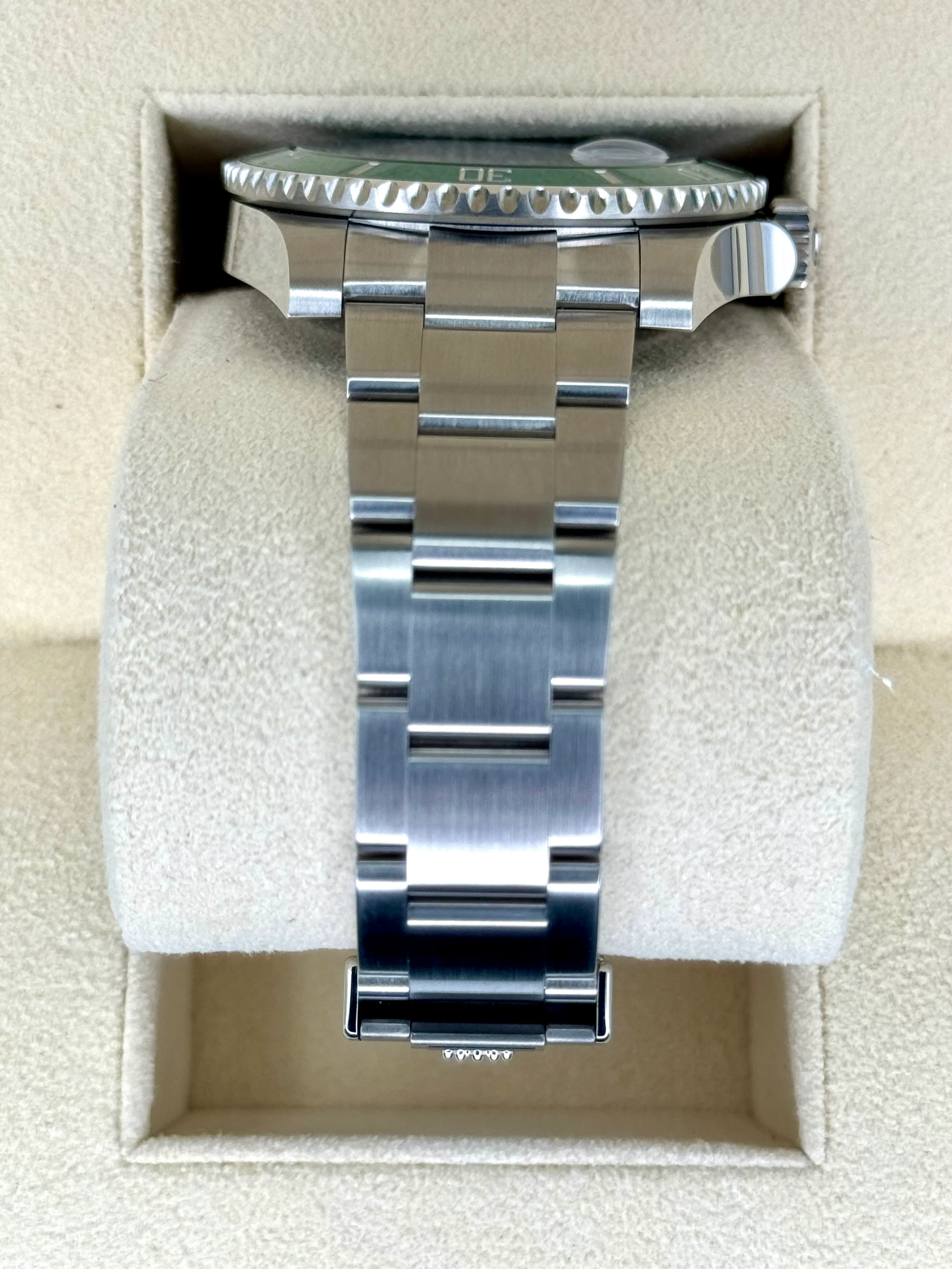 NEW 2020 Rolex Submariner "Hulk" 40mm 116610LV Green Dial - Image 3