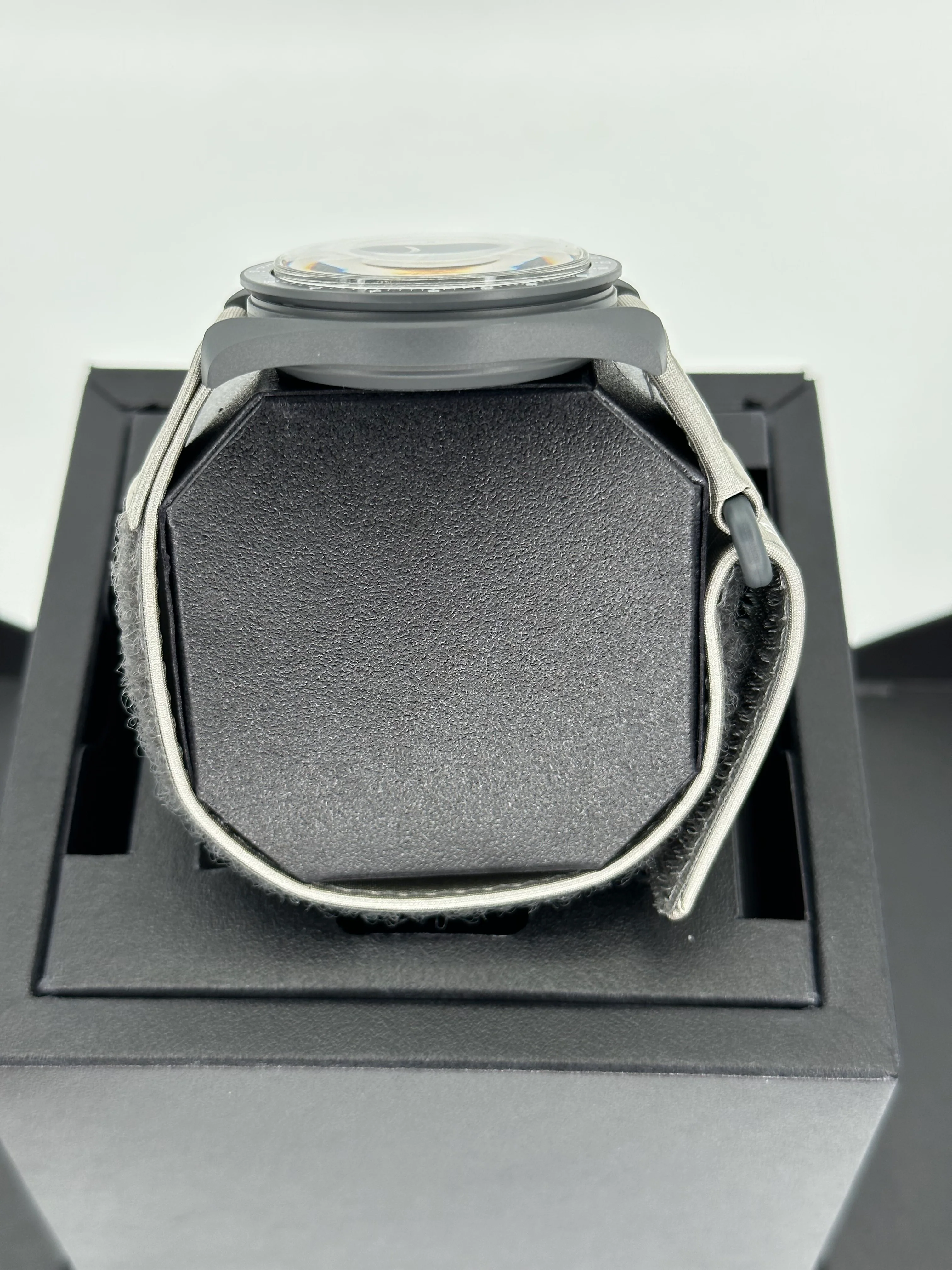 NEW Omega S033A100 Bioceramic Moon Swatch  - Mission to Mercury - Image 9