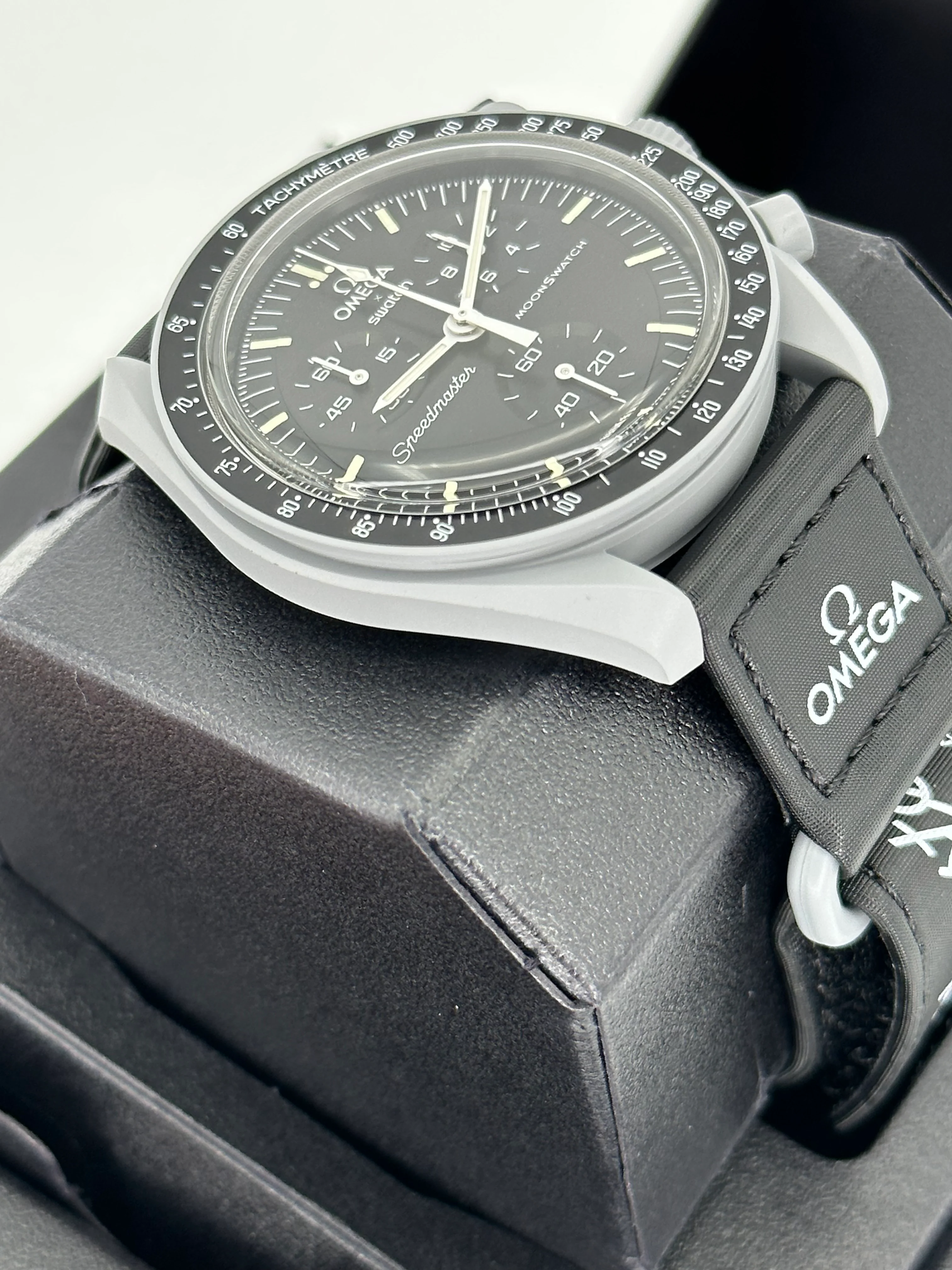 NEW Omega S033M100 Bioceramic Moon Swatch  - Mission to the Moon - Image 5