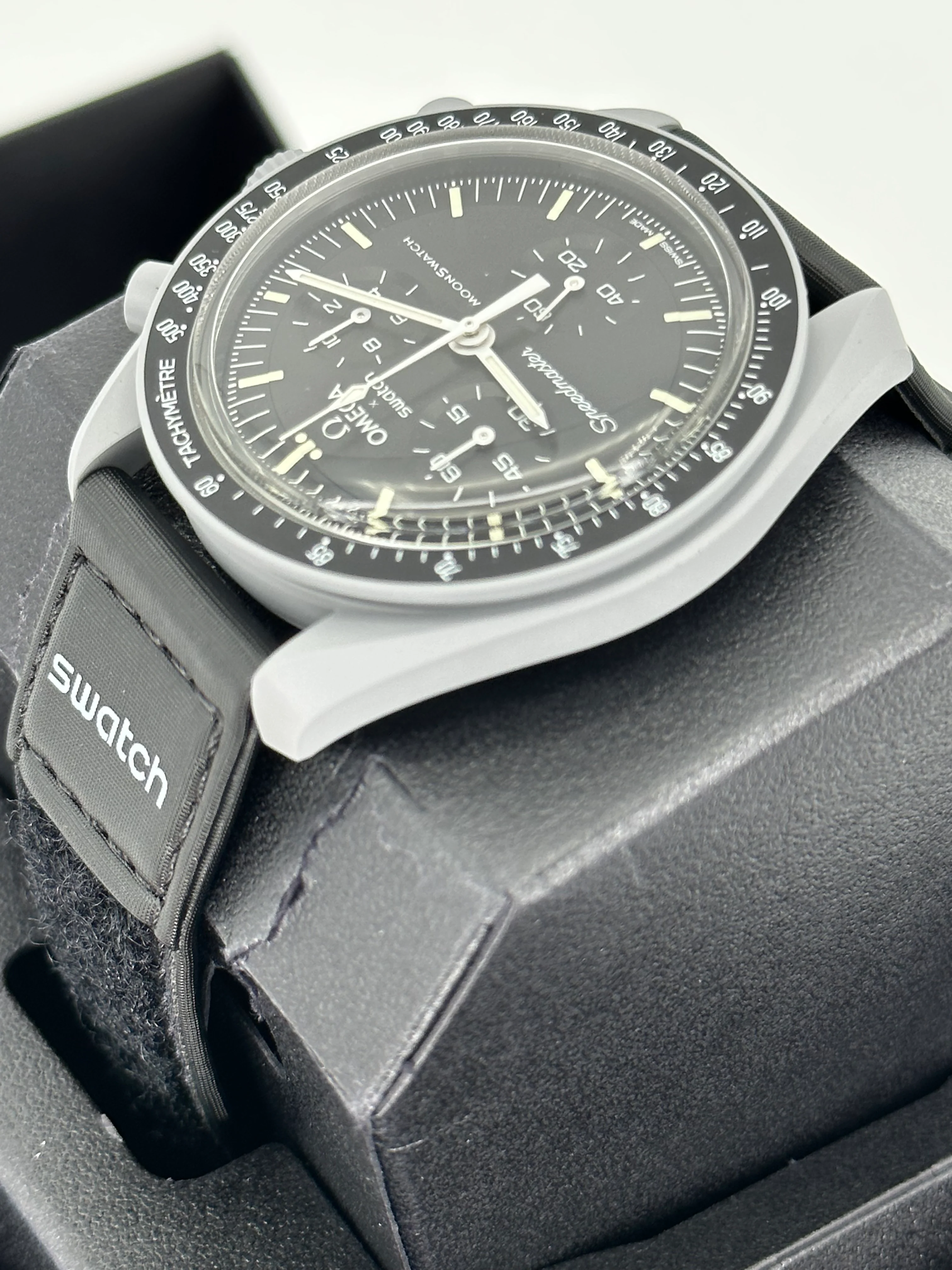 NEW Omega S033M100 Bioceramic Moon Swatch  - Mission to the Moon - Image 6