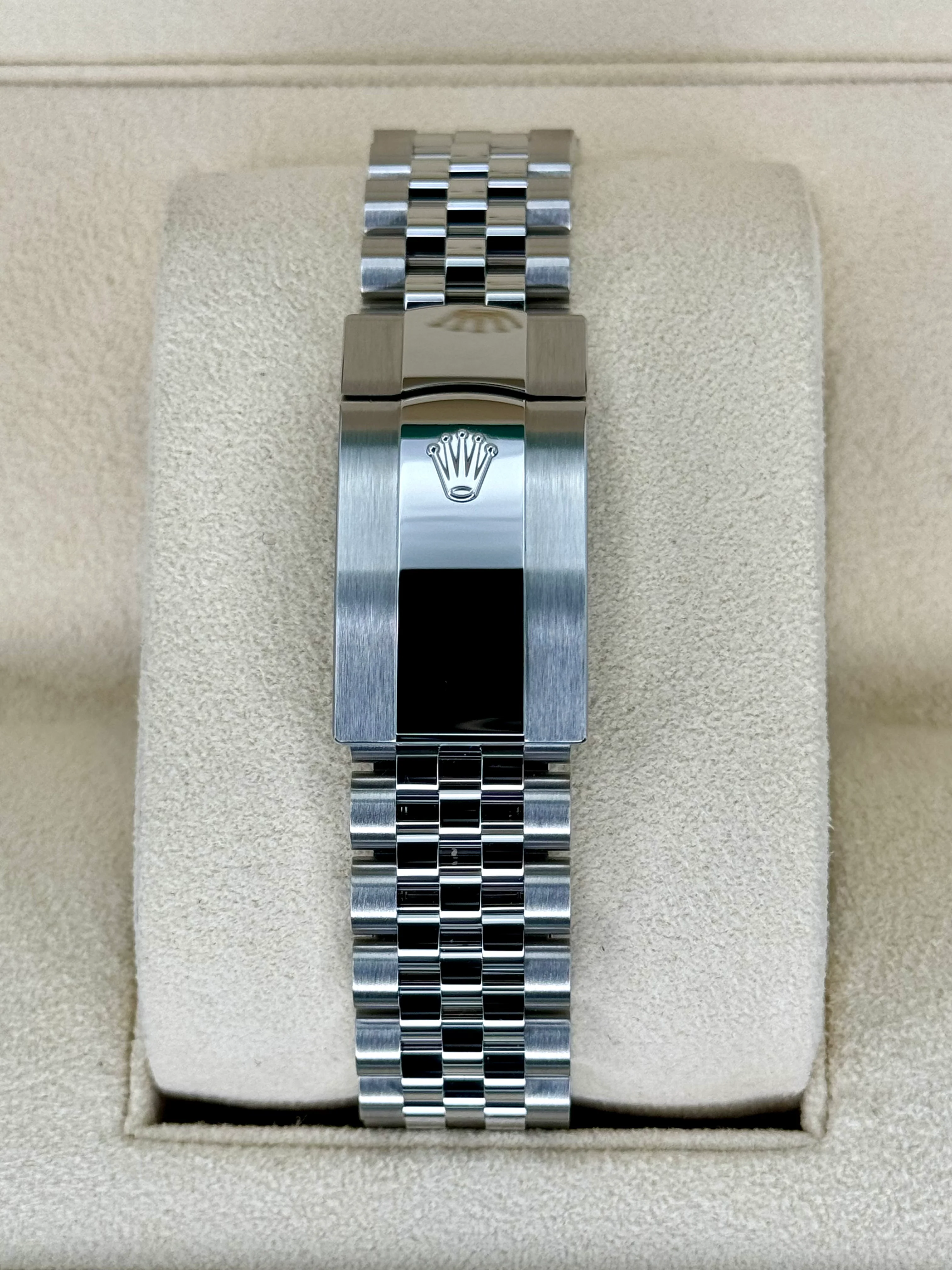 NEW Rolex 2023 Datejust 41mm 126300 Jubilee Rhodium Dial - Image 2