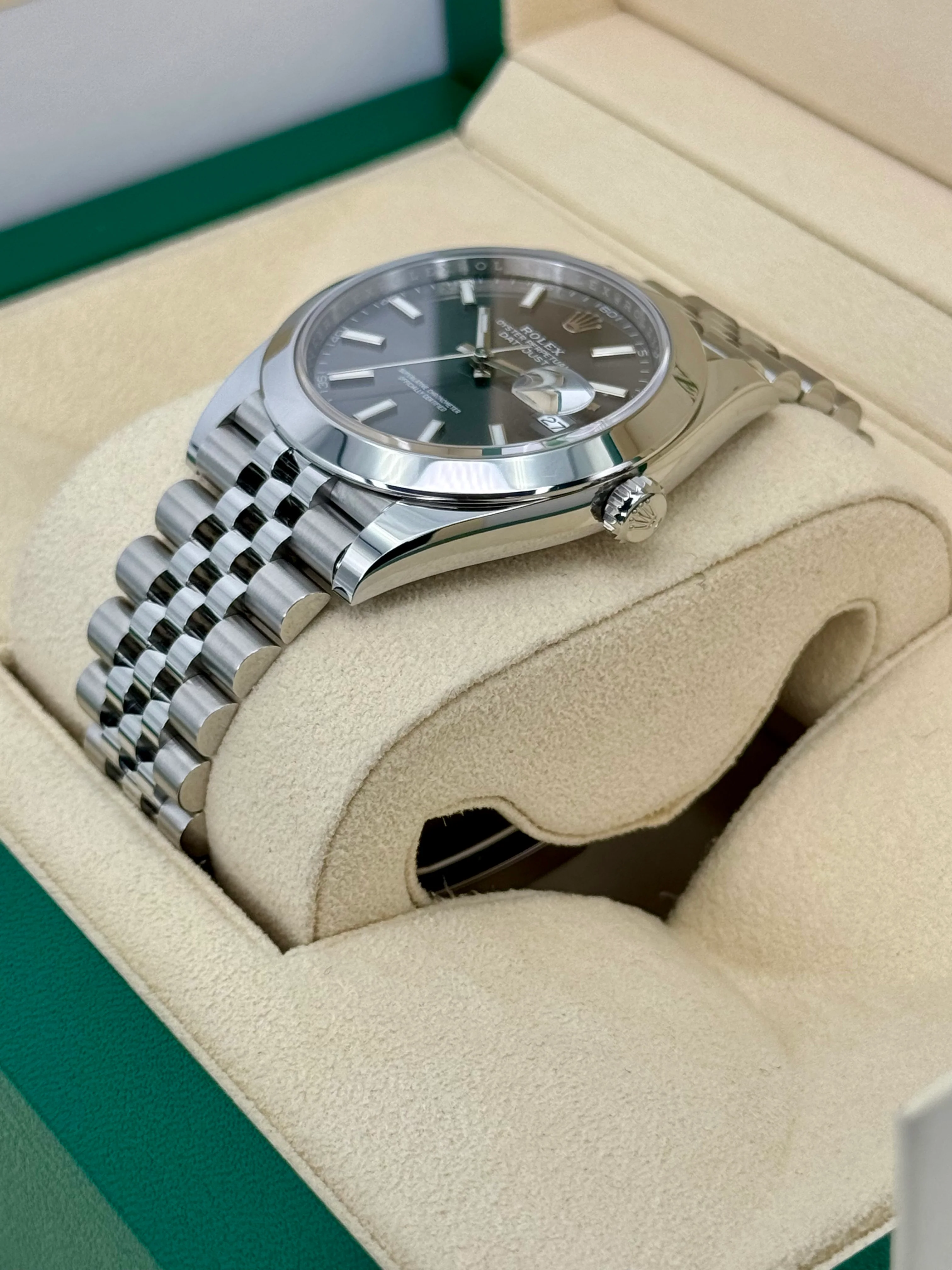 NEW Rolex 2023 Datejust 41mm 126300 Jubilee Rhodium Dial - Image 5
