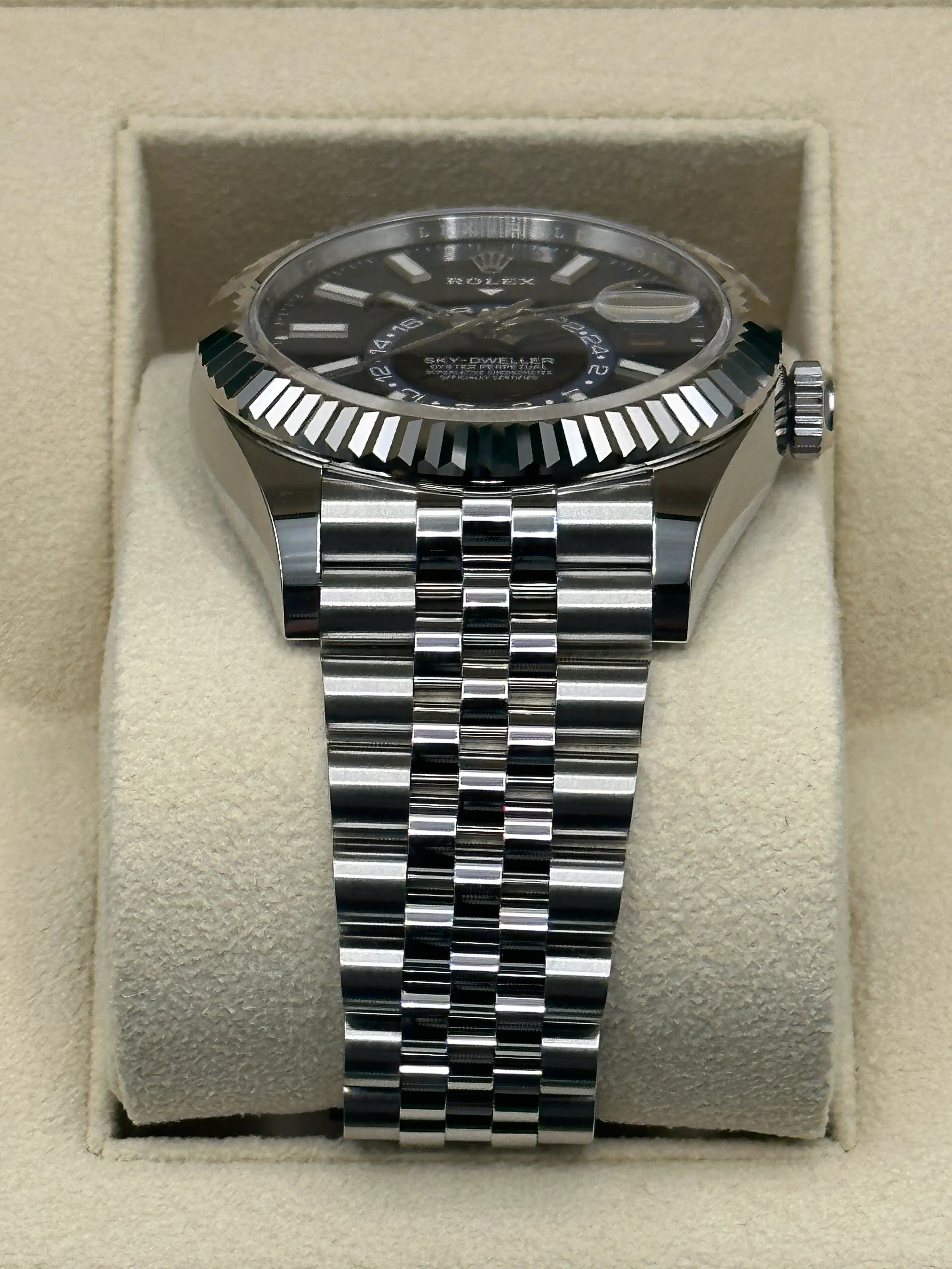 NEW Rolex 2023 Sky-Dweller 42mm 326934 Jubilee Blue Dial - Image 4