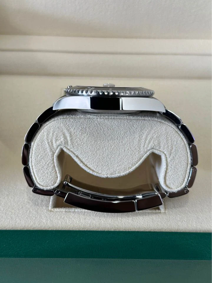 NEW 2023 Rolex Submariner 41mm 126610LN Stainless Steel Black Dial - Image 5