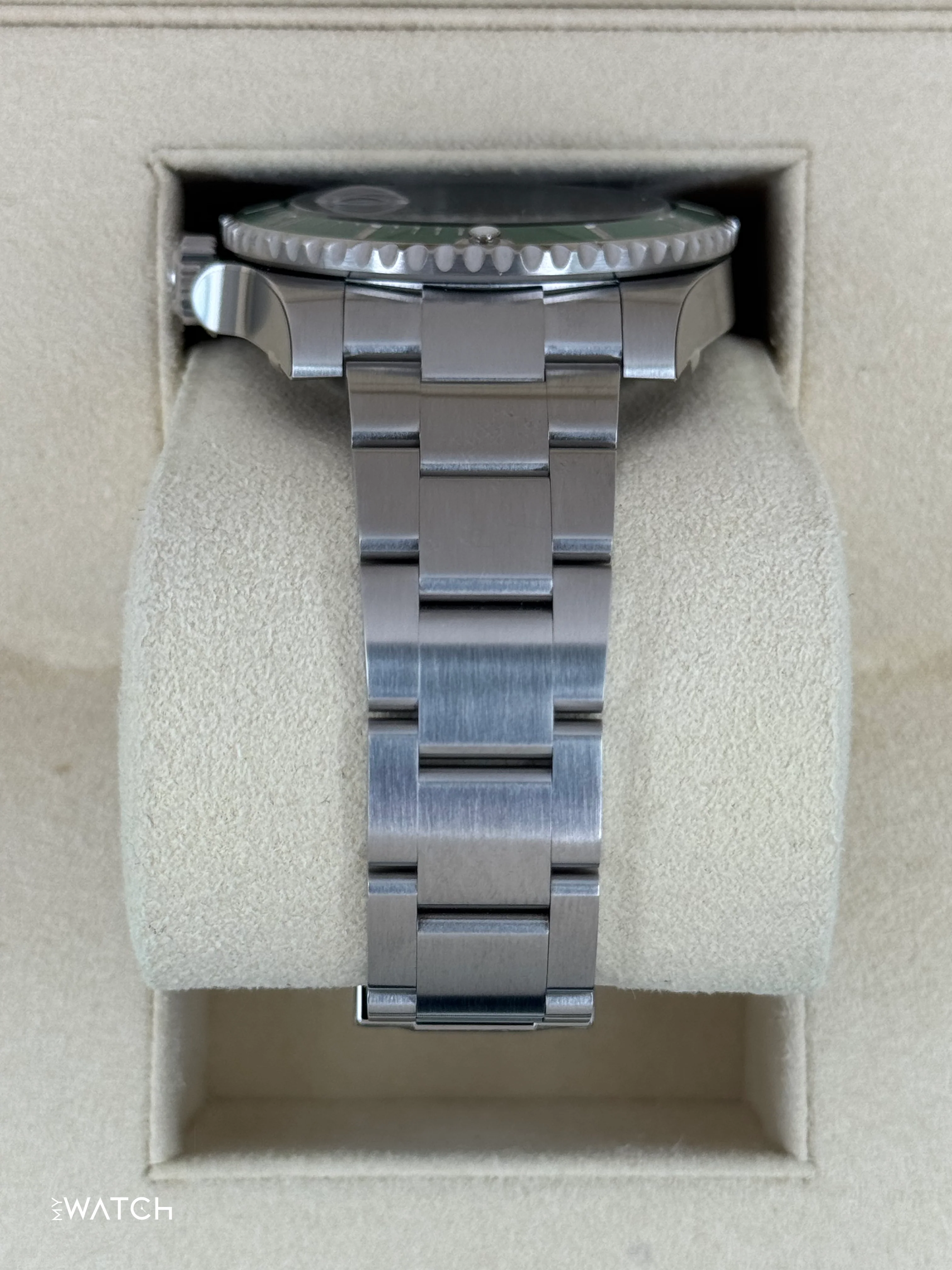 NEW 2019 Rolex Submariner "Hulk" 40mm 116610LV Green Dial (STICKERED) - Image 4