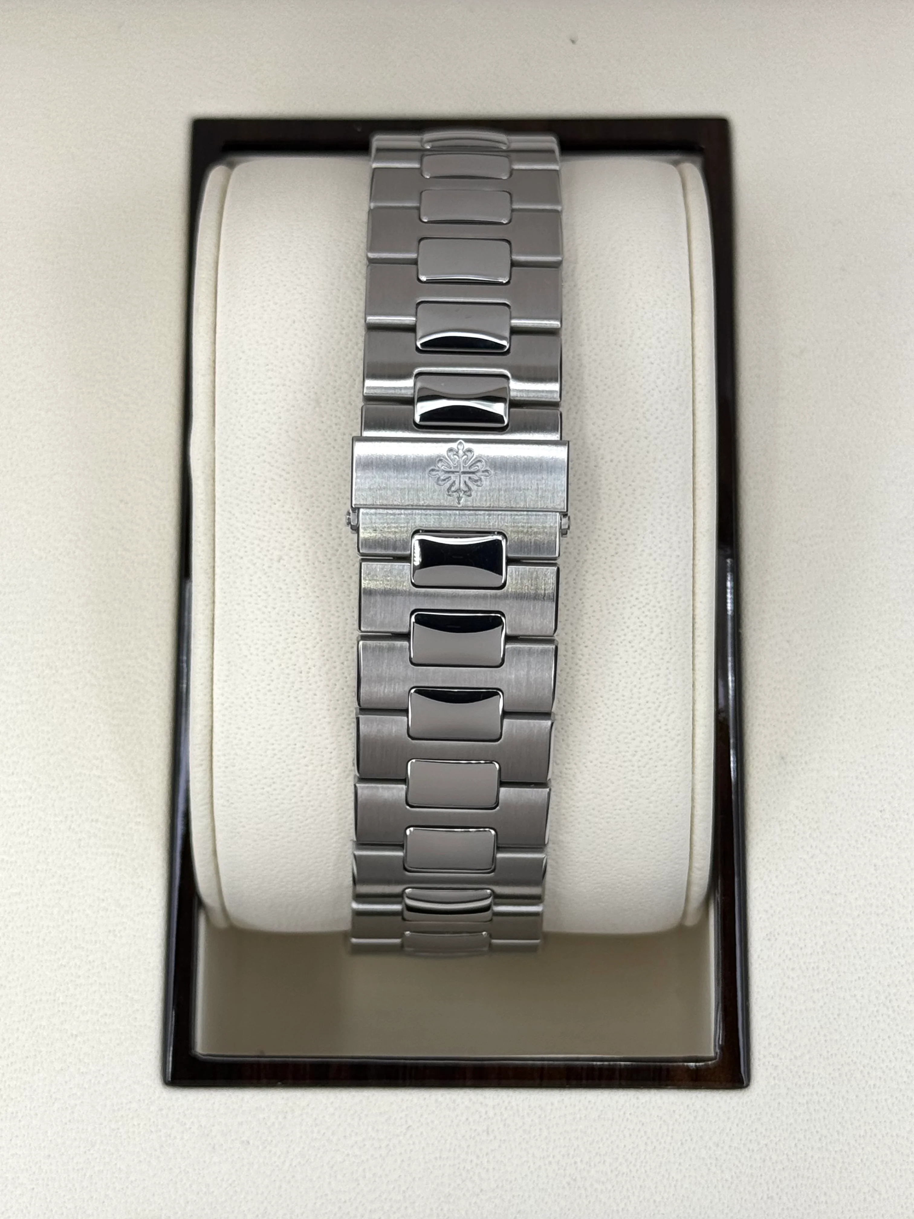 Patek Philippe Nautilus 40mm 5711/1A tainless Steel Blue Dial - Image 2