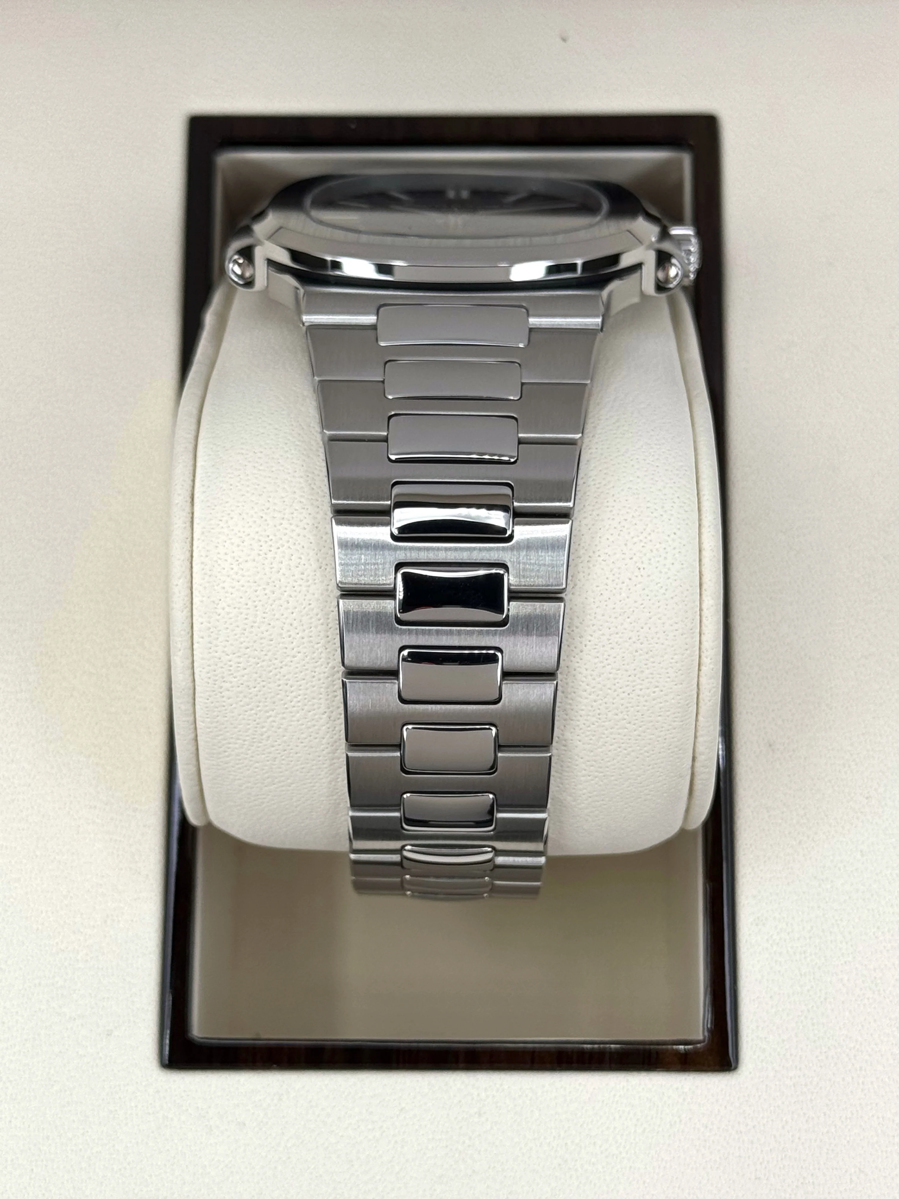 Patek Philippe Nautilus 40mm 5711/1A tainless Steel Blue Dial - Image 3
