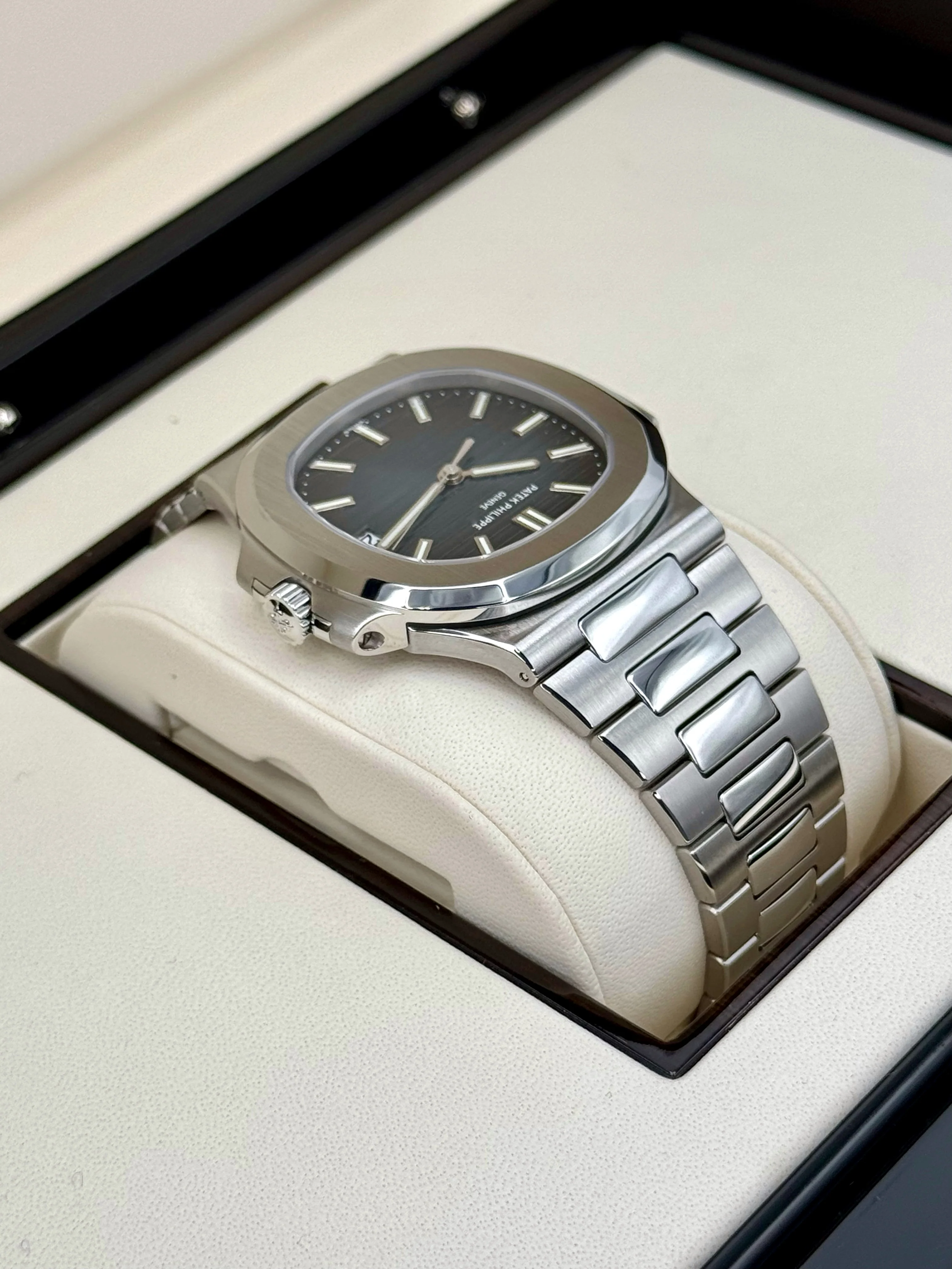 Patek Philippe Nautilus 40mm 5711/1A tainless Steel Blue Dial - Image 5