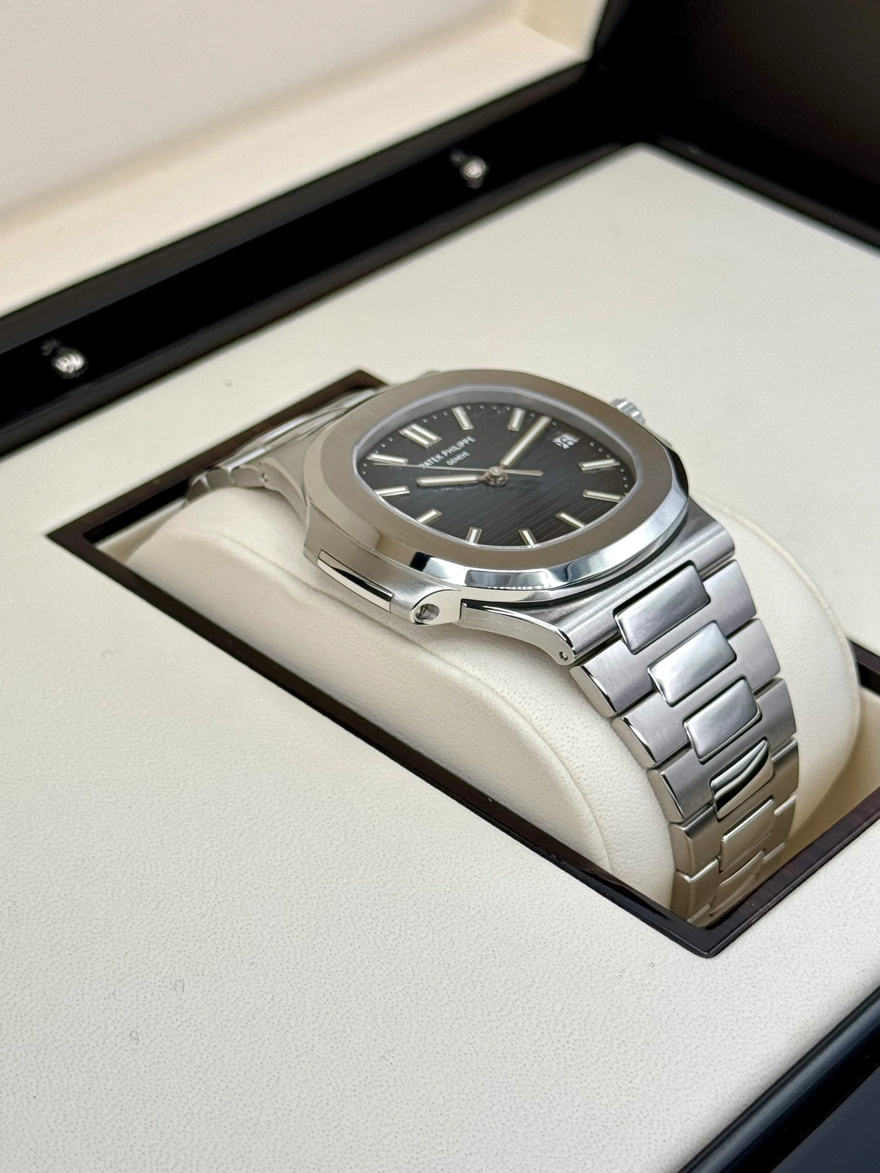 Patek Philippe Nautilus 40mm 5711/1A tainless Steel Blue Dial - Image 6