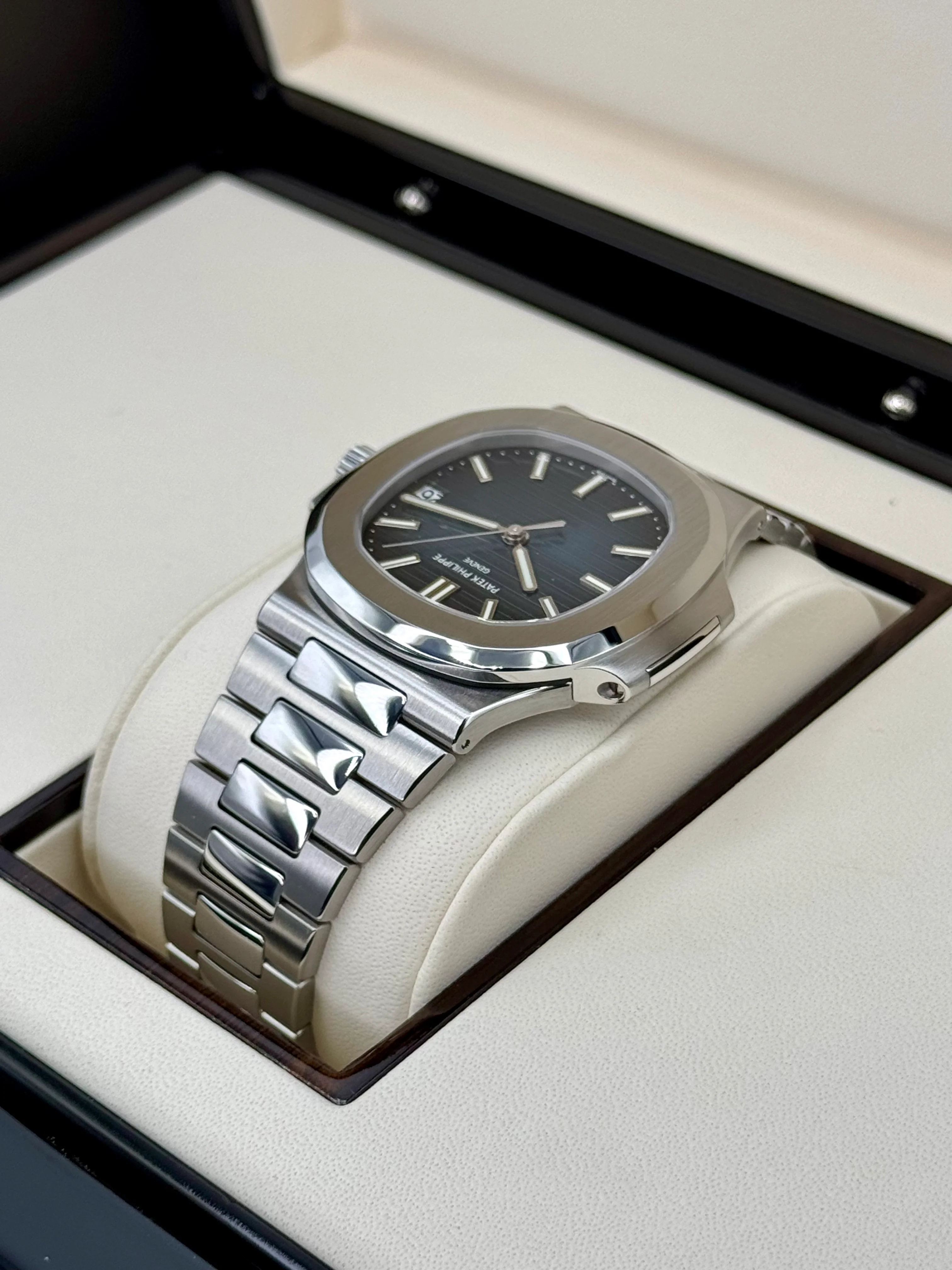 Patek Philippe Nautilus 40mm 5711/1A tainless Steel Blue Dial - Image 7