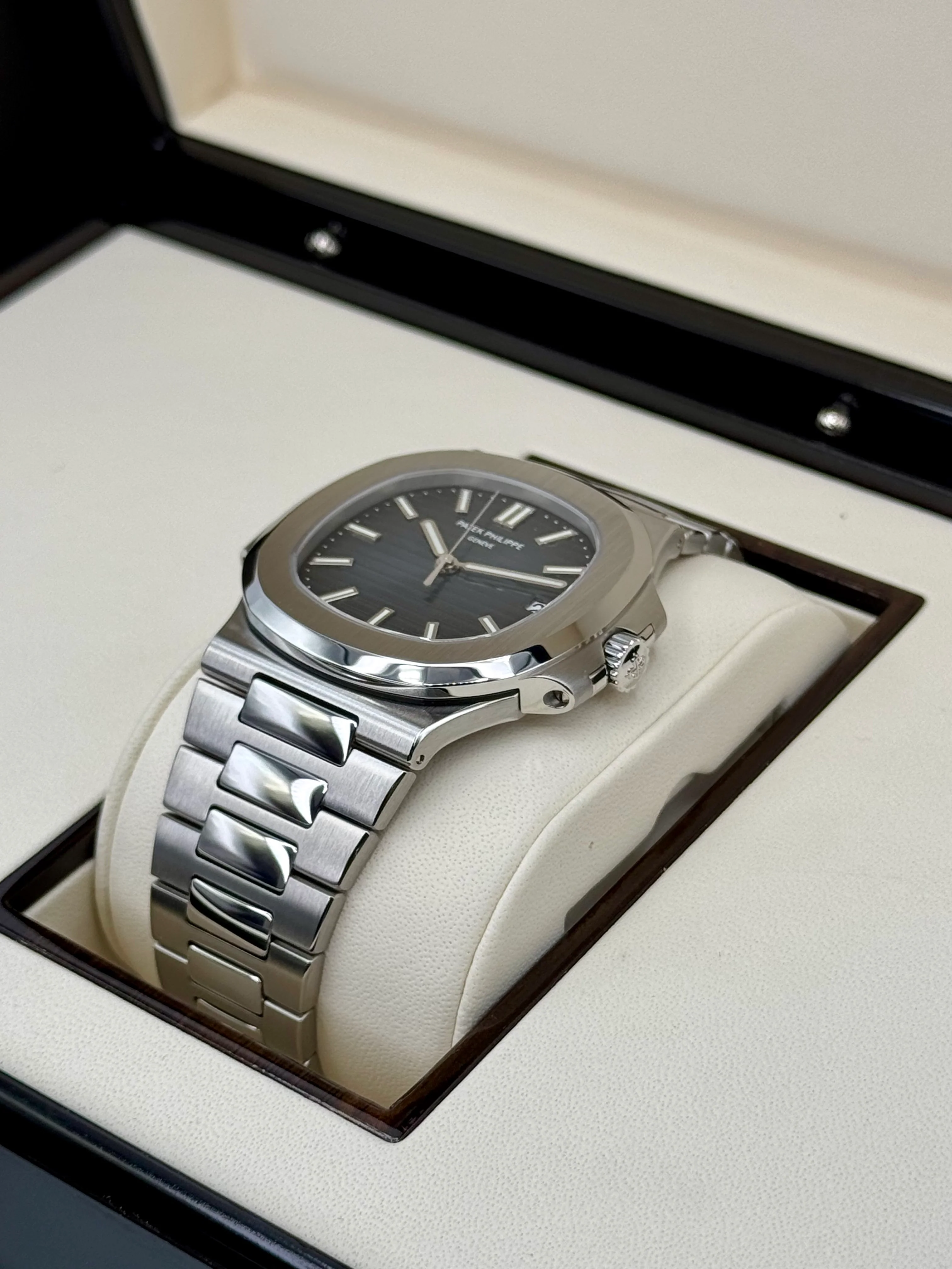Patek Philippe Nautilus 40mm 5711/1A tainless Steel Blue Dial - Image 8