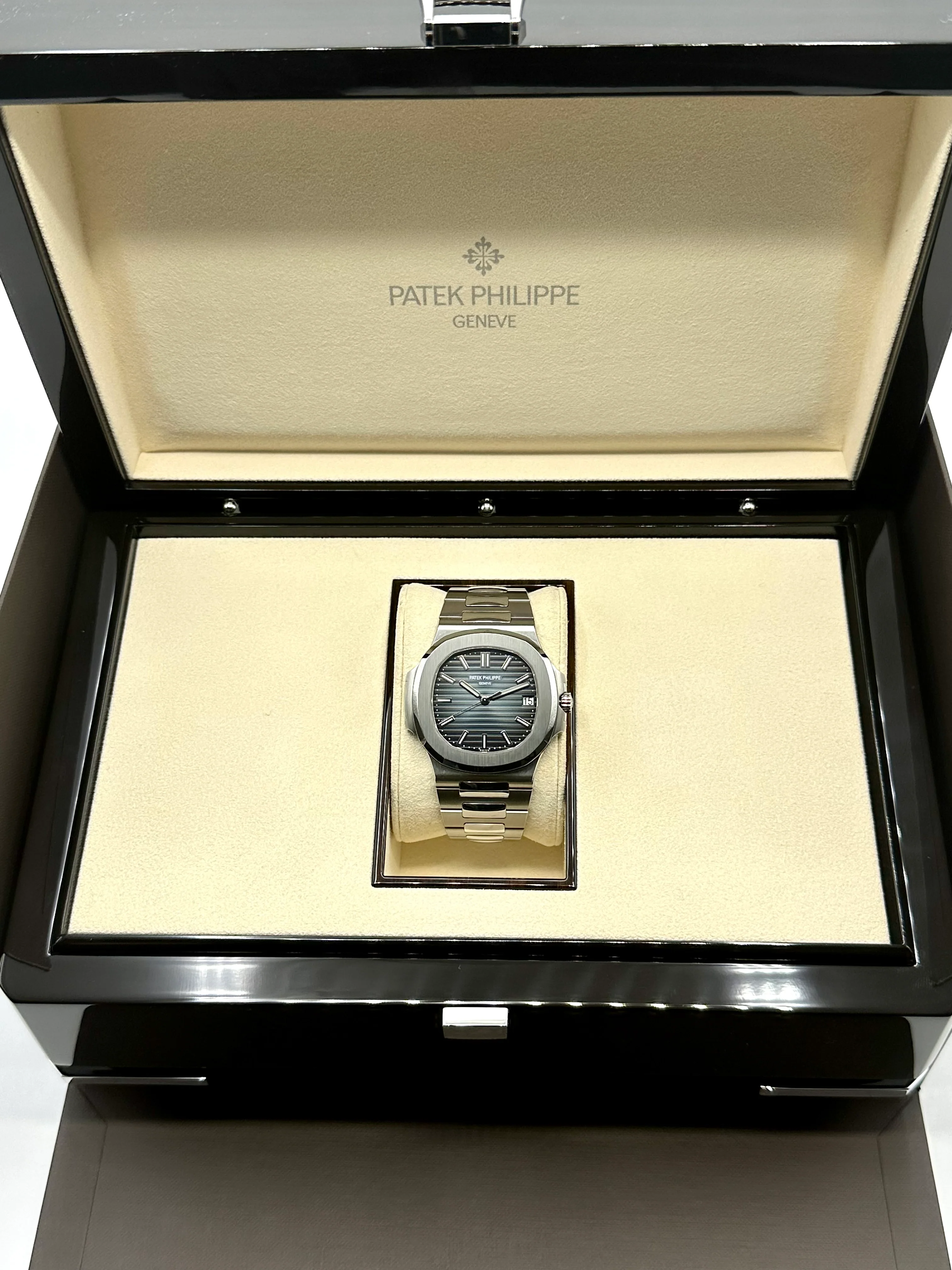 Patek Philippe 40mm 5711/1A-010 Nautilus Stainless Steel Blue Dial - Image 11