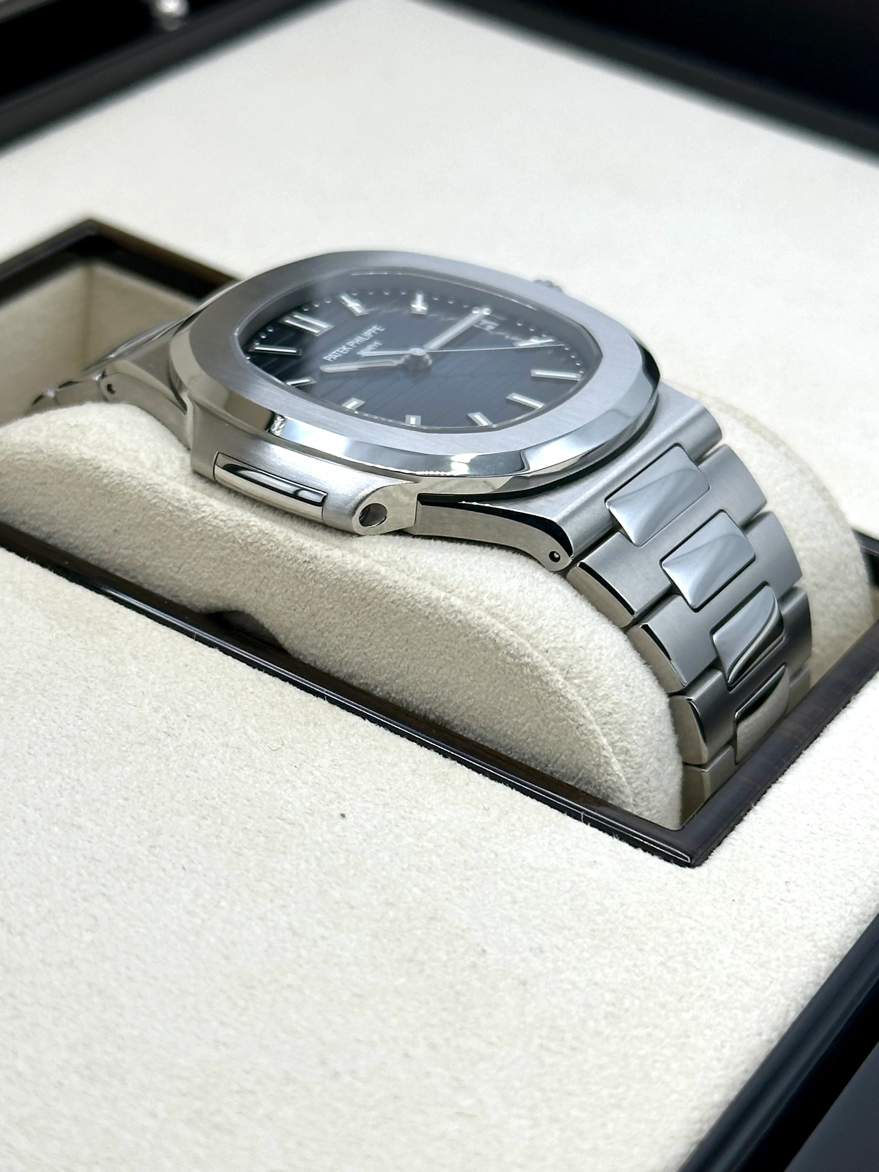 Patek Philippe 40mm 5711/1A-010 Nautilus Stainless Steel Blue Dial - Image 5