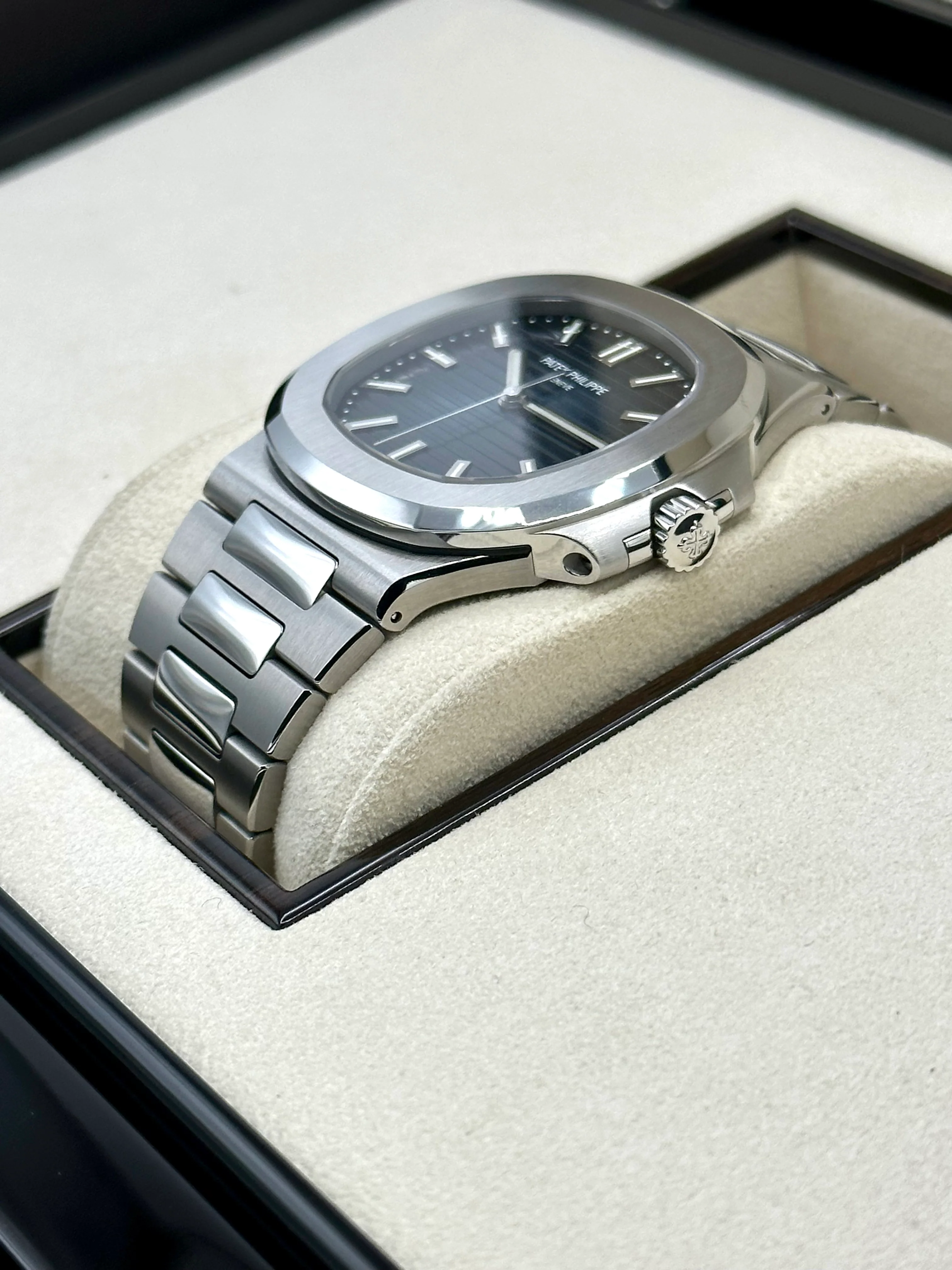 Patek Philippe 40mm 5711/1A-010 Nautilus Stainless Steel Blue Dial - Image 6