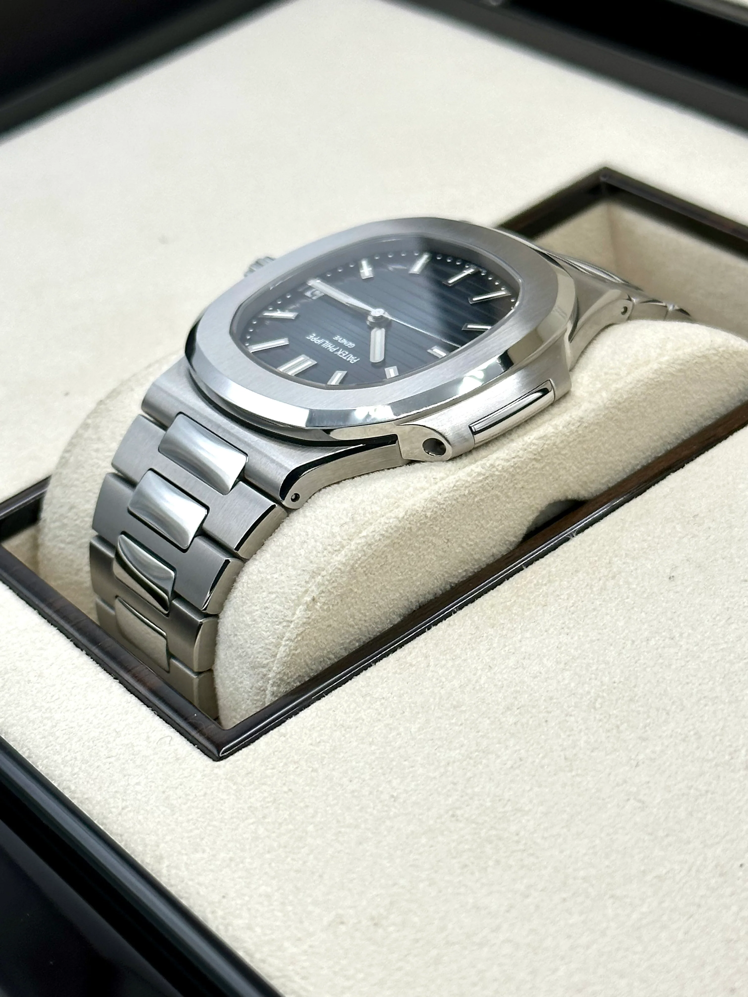 Patek Philippe 40mm 5711/1A-010 Nautilus Stainless Steel Blue Dial - Image 8