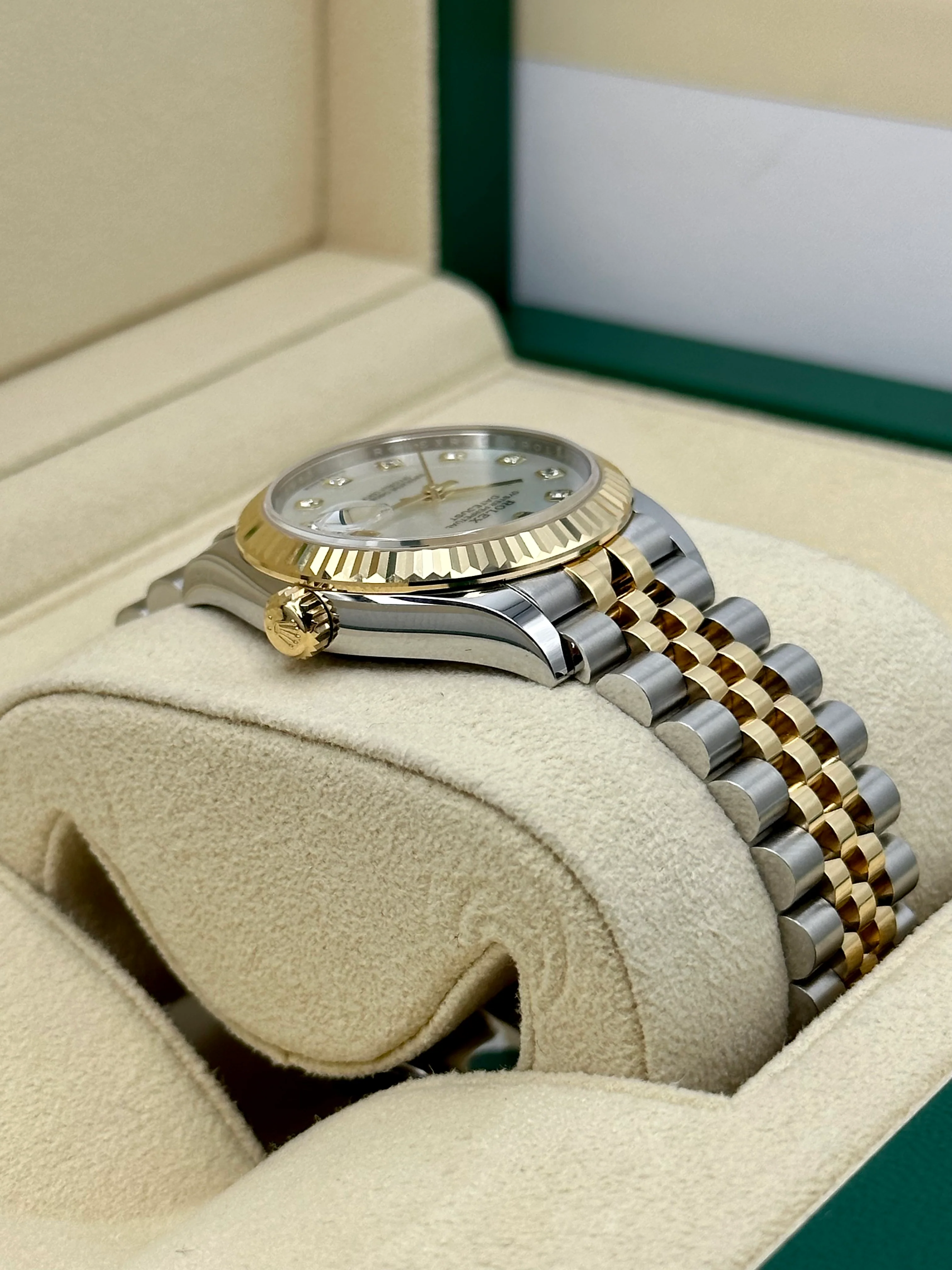 NEW 2023 Rolex Datejust 31mm 278273 Two-Tone Jubilee MOP Diamond Dial - Image 8