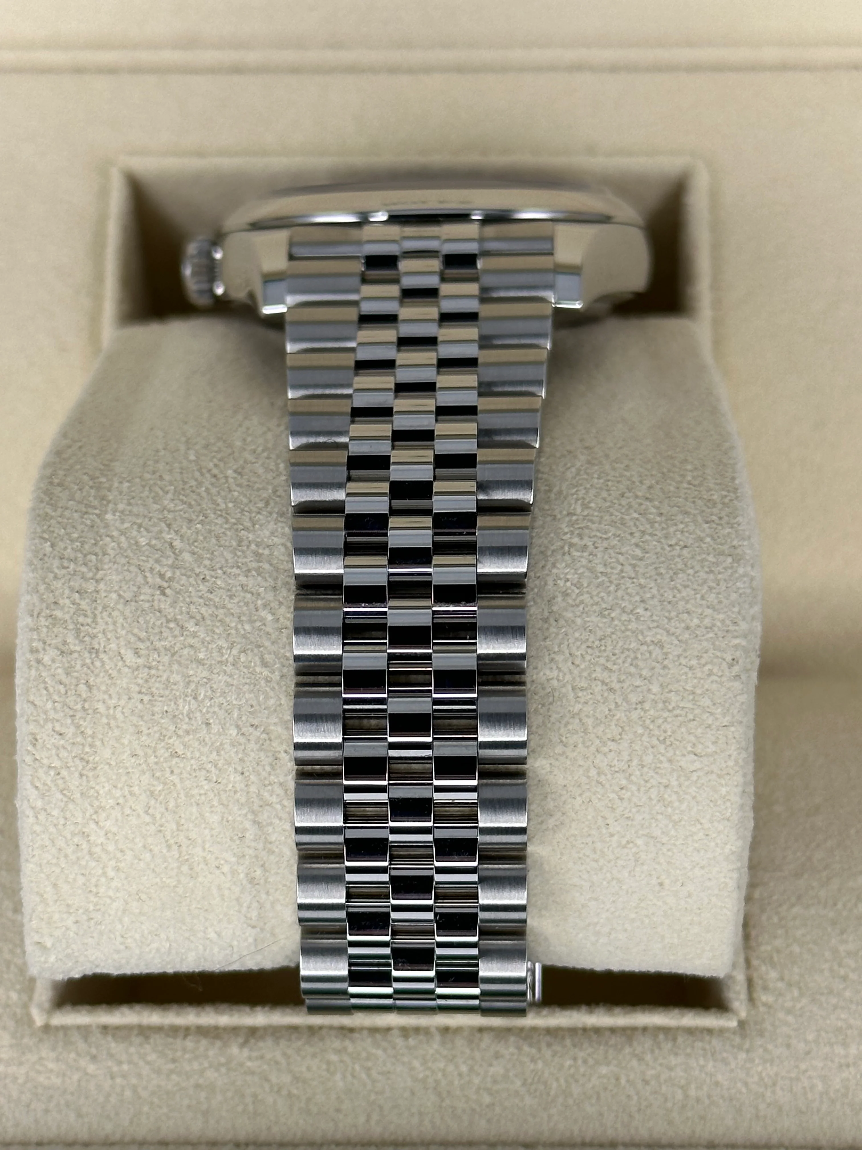 NEW 2025 Rolex Datejust 36mm 126200 Jubilee Blue Dial - Image 4