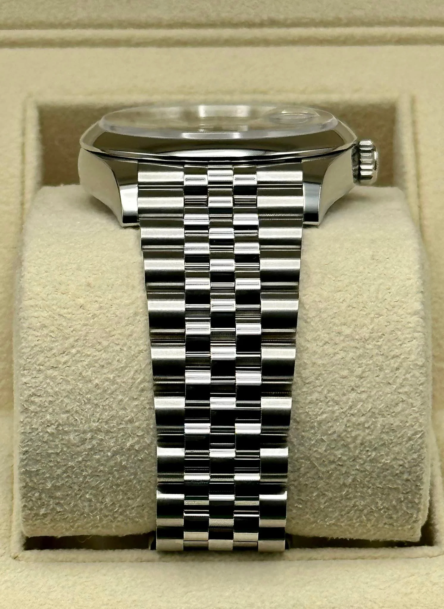 NEW 2025 Rolex Datejust 36mm 126200 Jubilee Mint Green Dial - Image 3