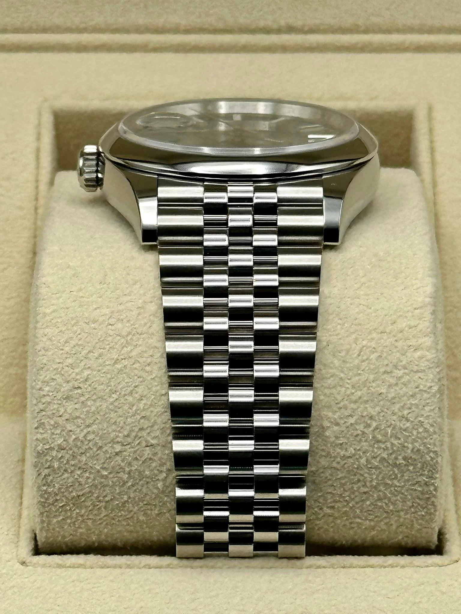 NEW 2025 Rolex Datejust 36mm 126200 Jubilee Mint Green Dial - Image 4