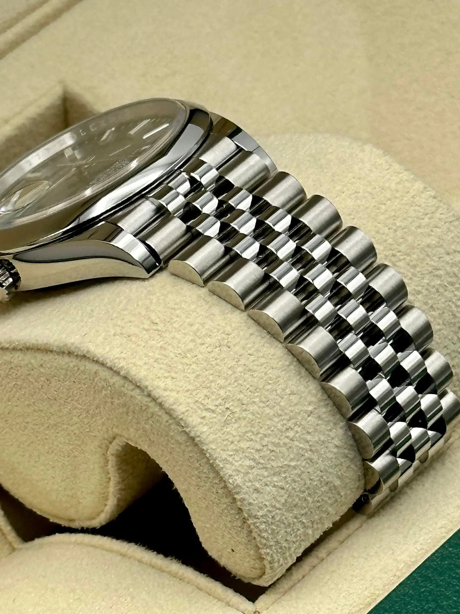 NEW 2025 Rolex Datejust 36mm 126200 Jubilee Mint Green Dial - Image 8