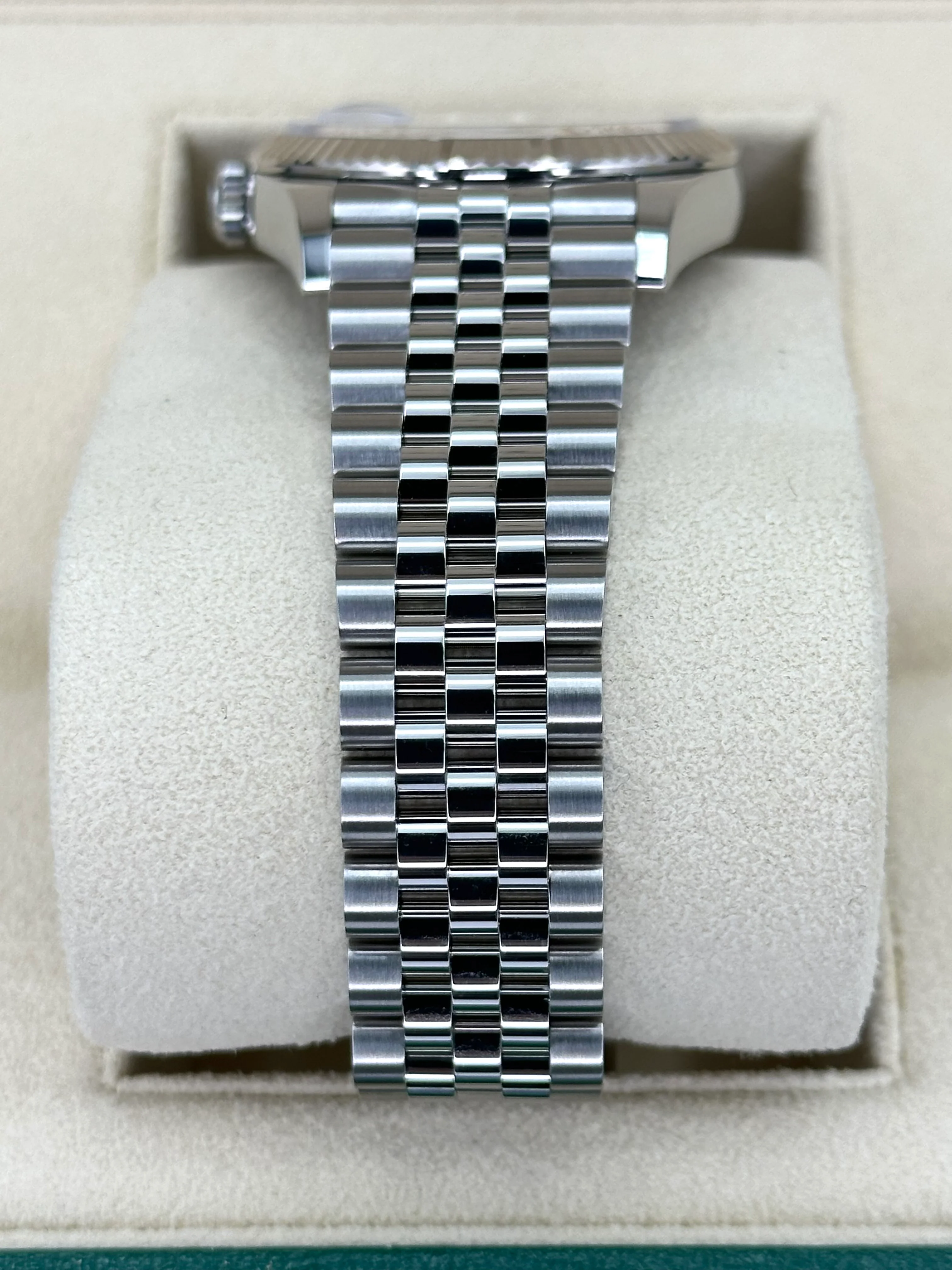 NEW 2025 Rolex Datejust 36mm 126234 Jubilee Black Diamond Dial - Image 4