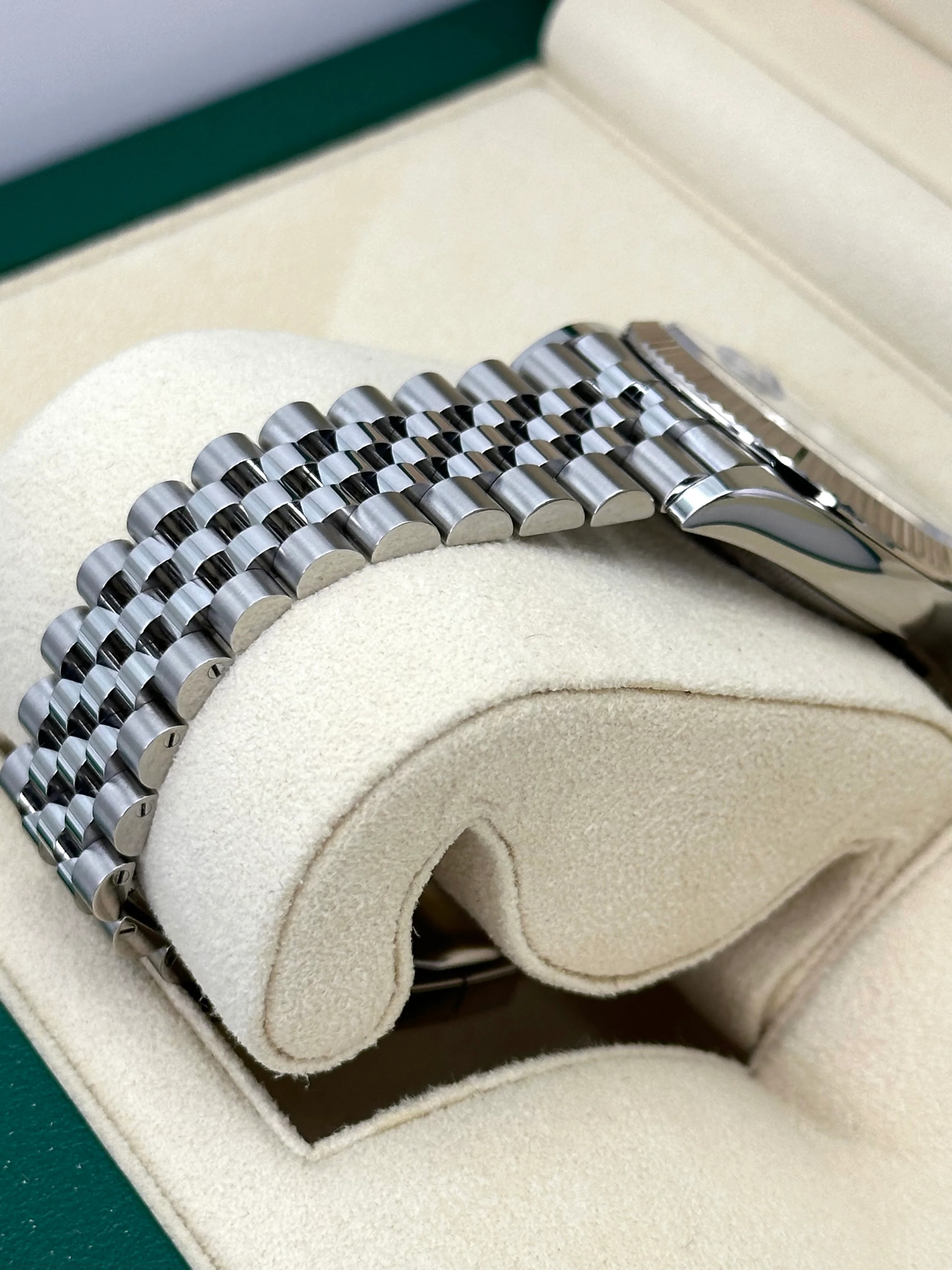 NEW 2025 Rolex Datejust 36mm 126234 Jubilee Black Diamond Dial - Image 7