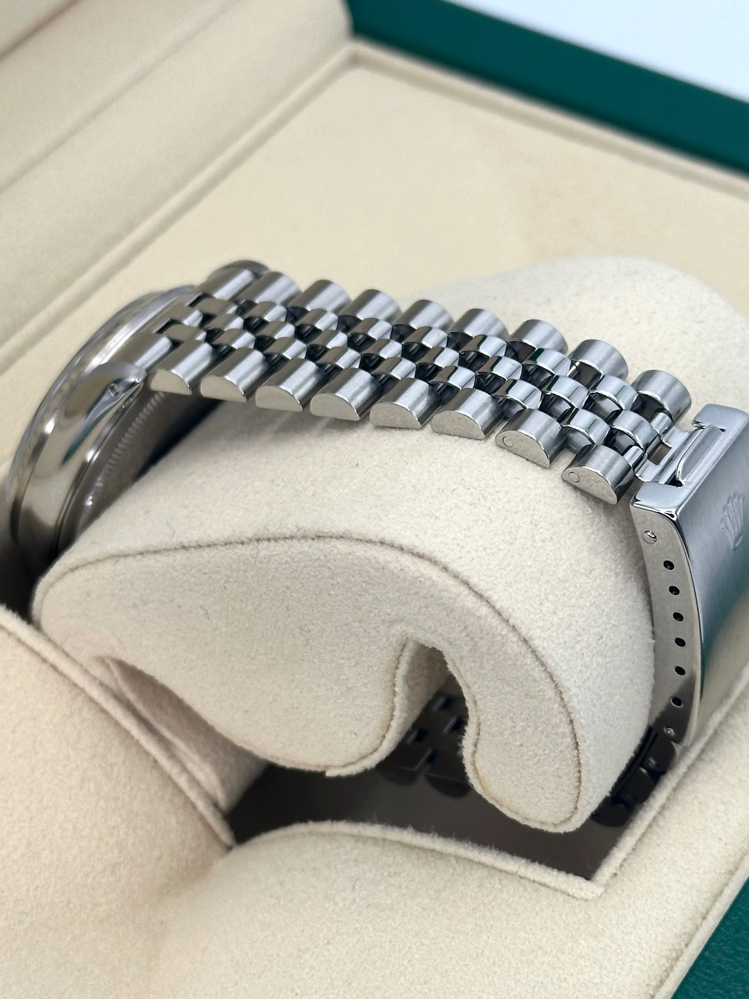 1991 Rolex Datejust 36mm 16234 Stainless Steel Jubilee Silver Dial - Image 5