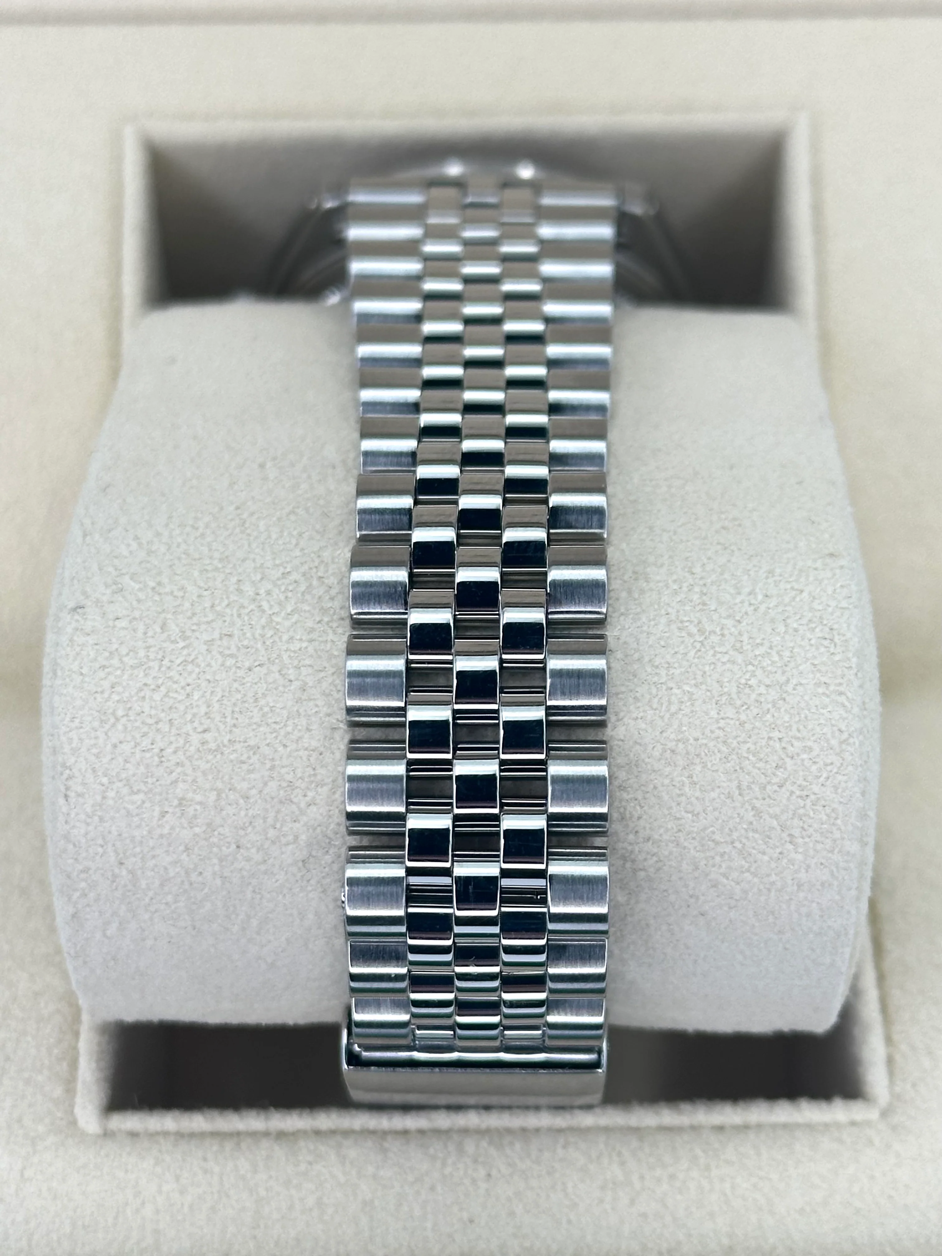 1991 Rolex Datejust 36mm 16234 Stainless Steel Jubilee Silver Dial - Image 6