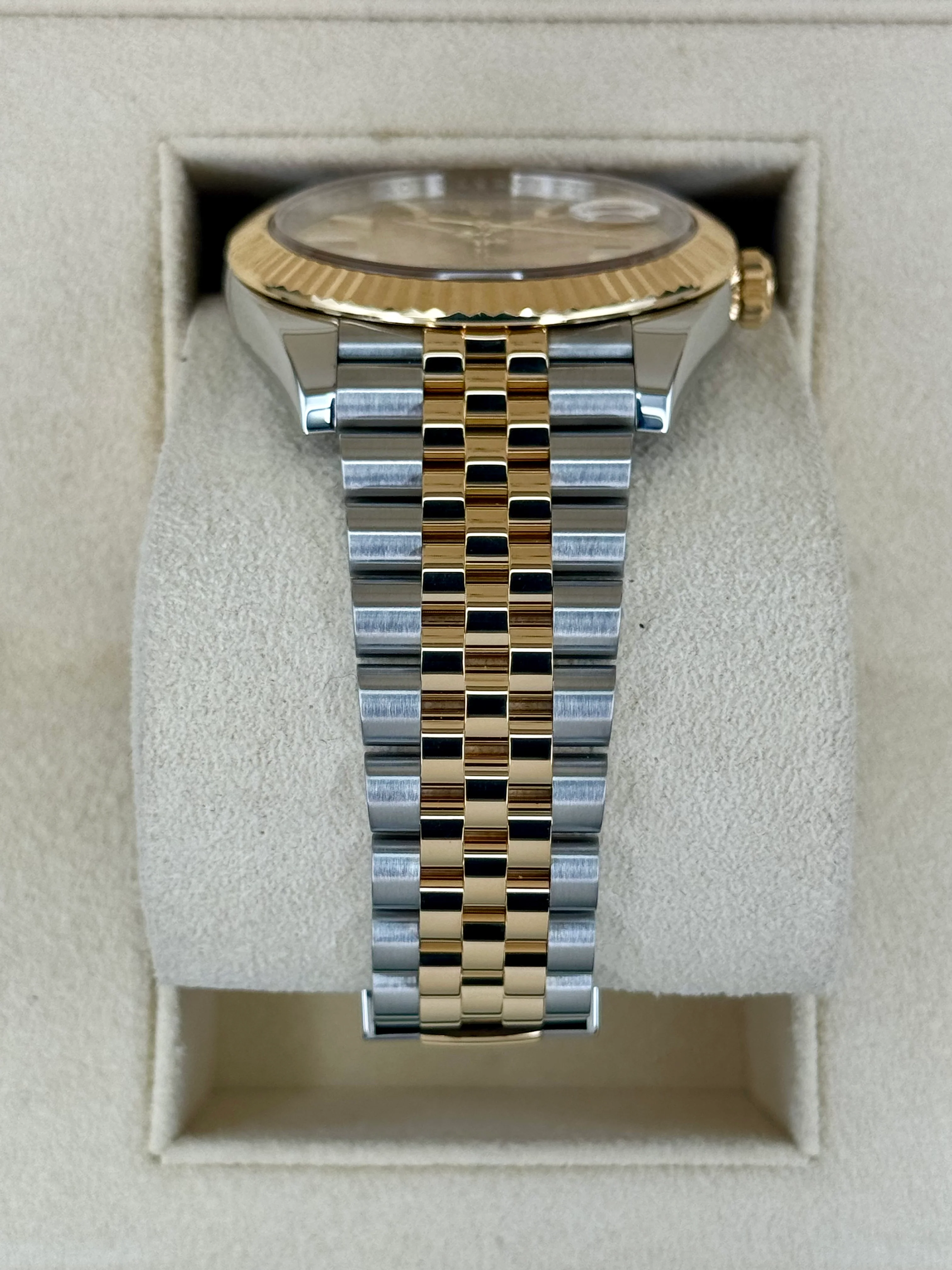 NEW 2025 Rolex Datejust 41mm 126333 Two-Tone Jubilee Champagne Dial - Image 3