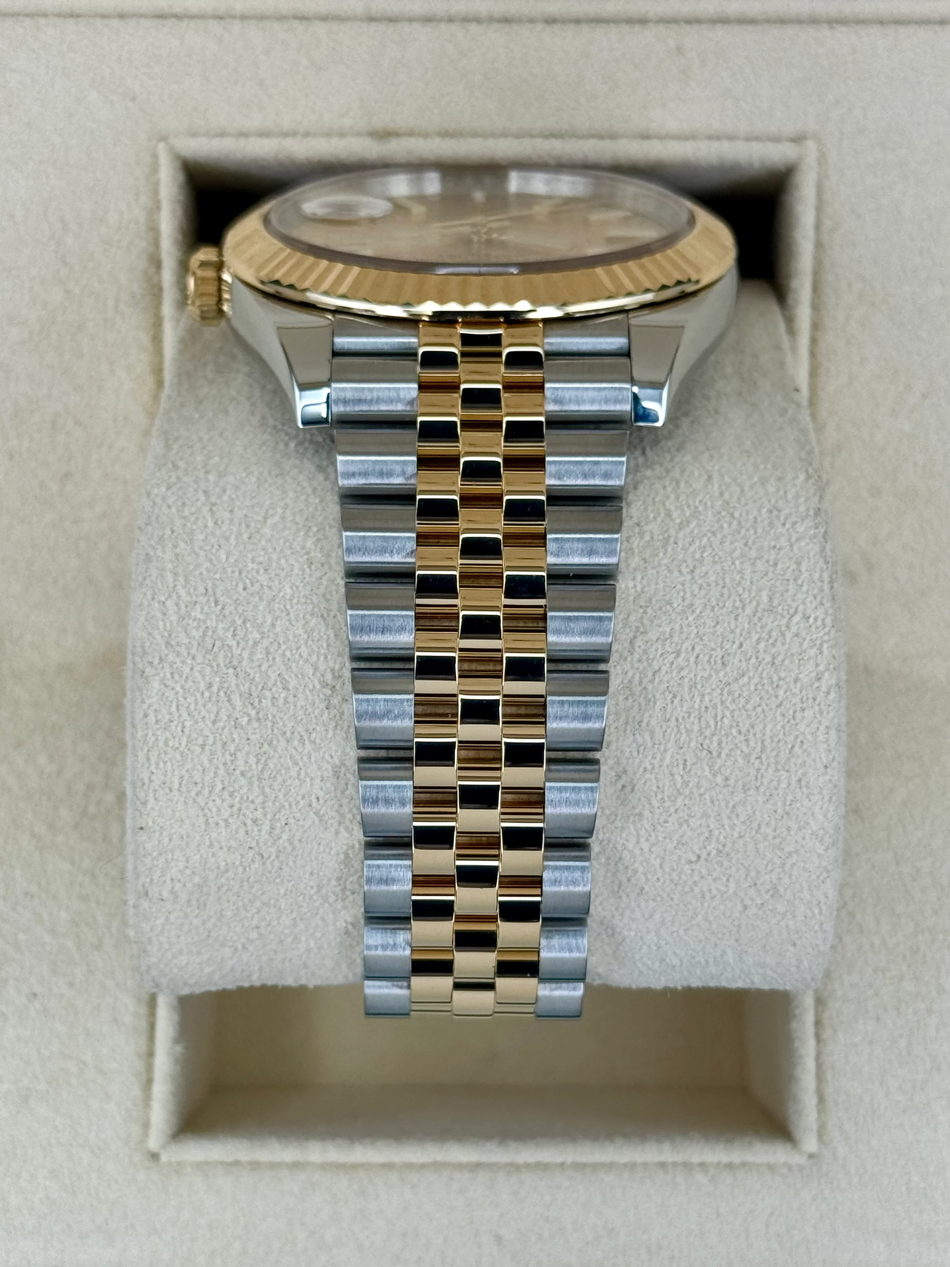 NEW 2025 Rolex Datejust 41mm 126333 Two-Tone Jubilee Champagne Dial - Image 4