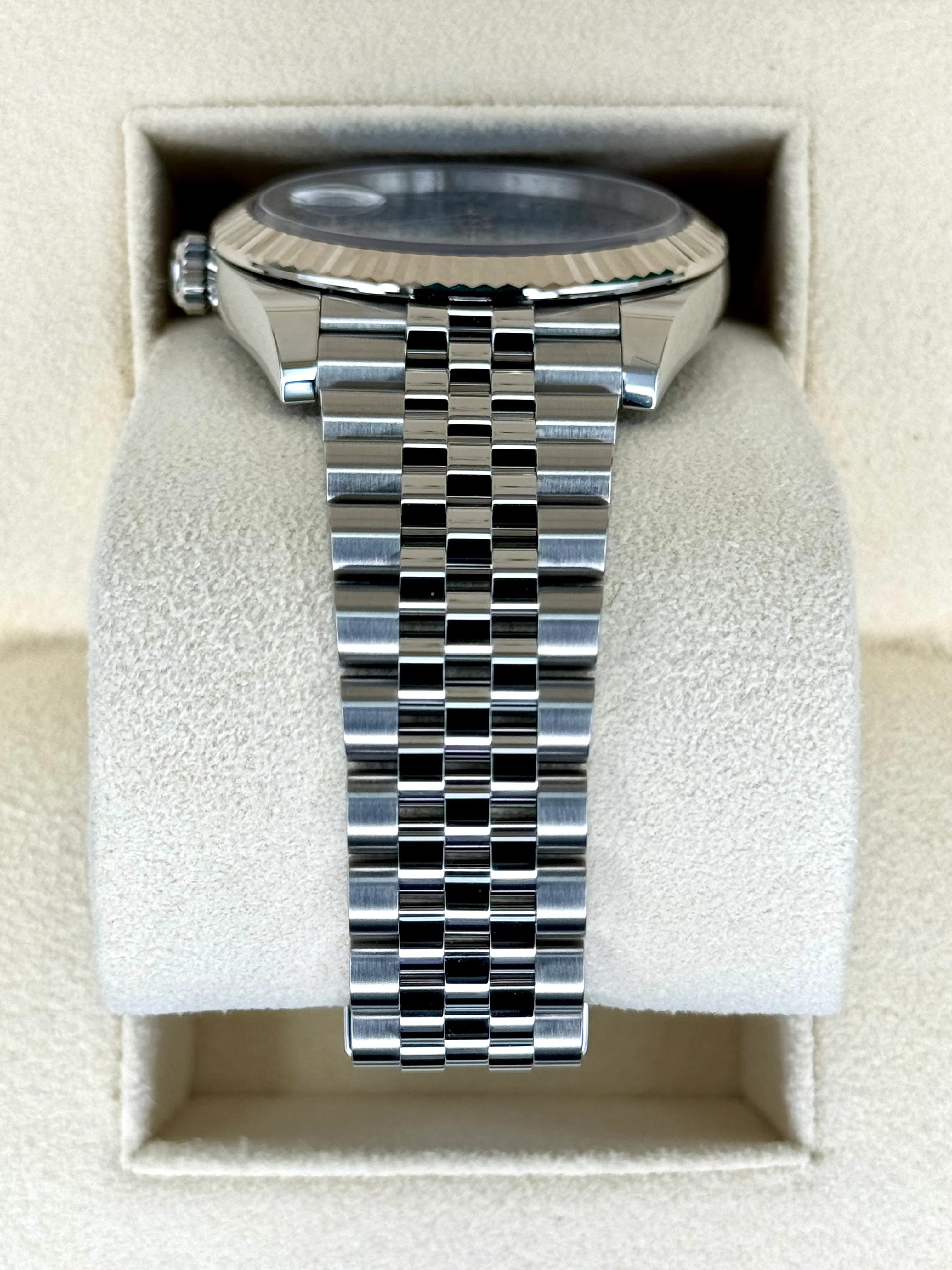 NEW 2025 Rolex Datejust 41mm 126334 Jubilee Blue Roman Numeral Dial - Image 4