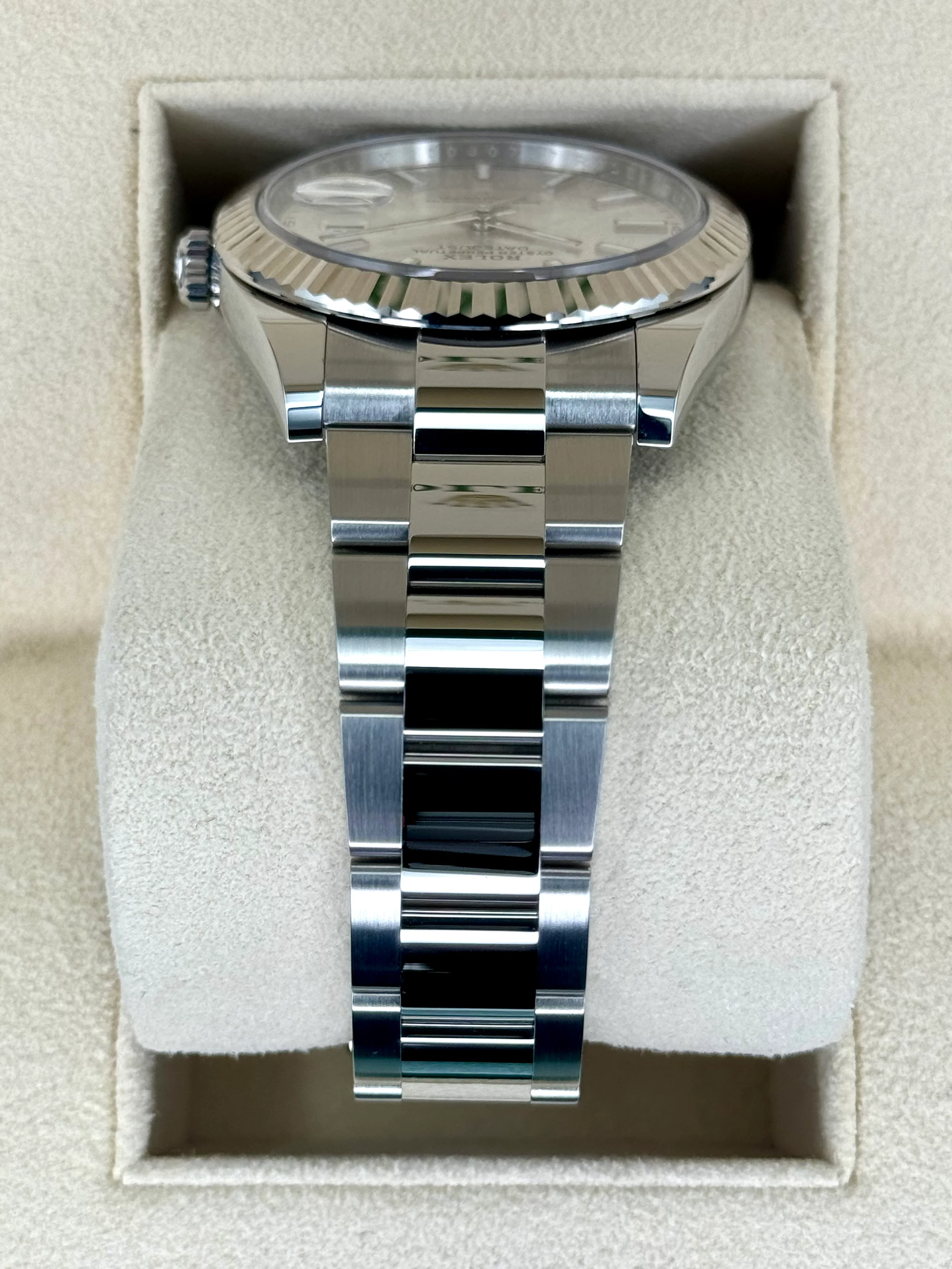 NEW 2025 Rolex Datejust 41mm 126334 Stainless Steel Oyster Silver Dial - Image 4