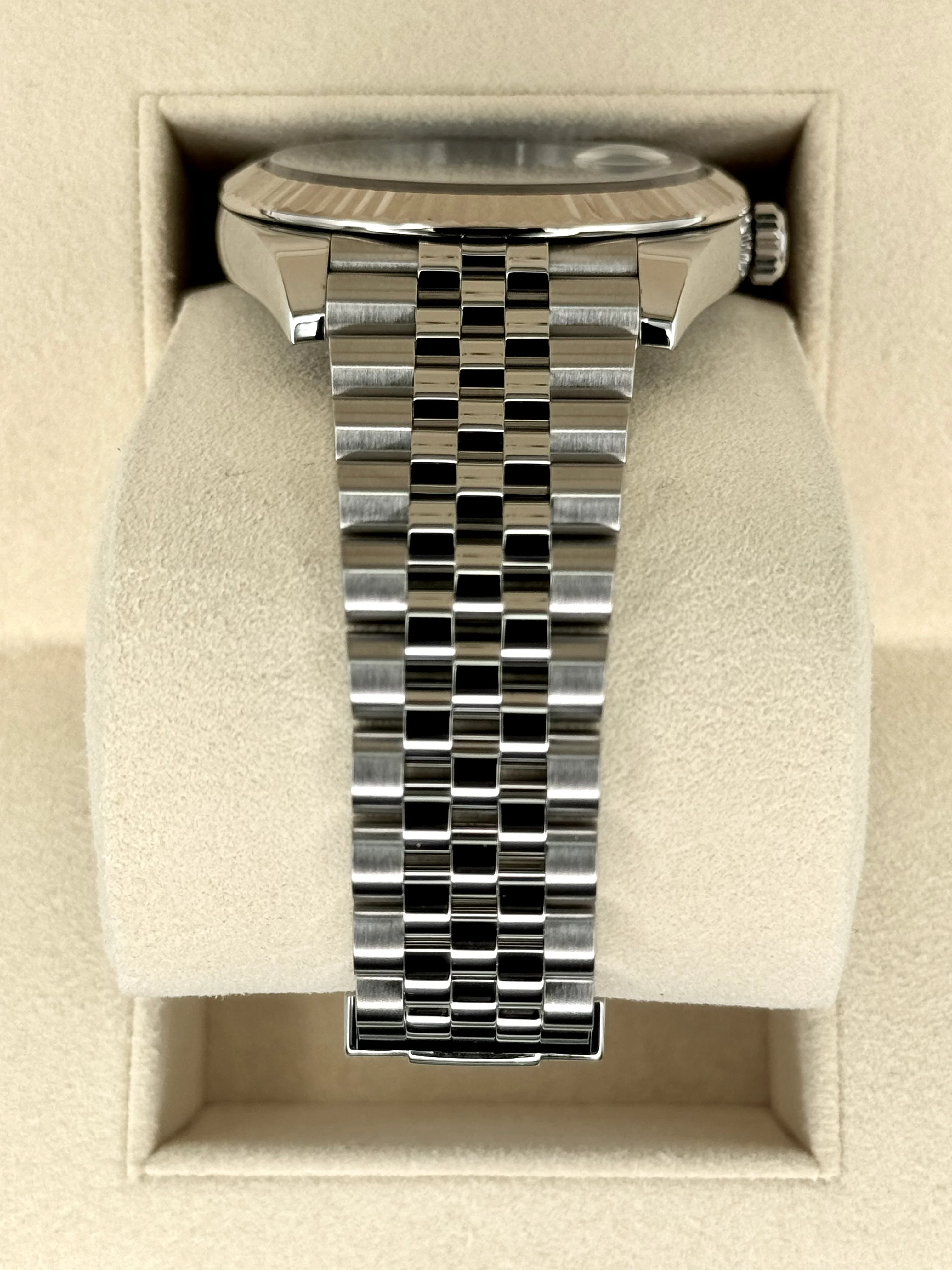 Rolex Datejust 41mm 126334 Stainless Steel Jubilee Blue Dial - Image 3