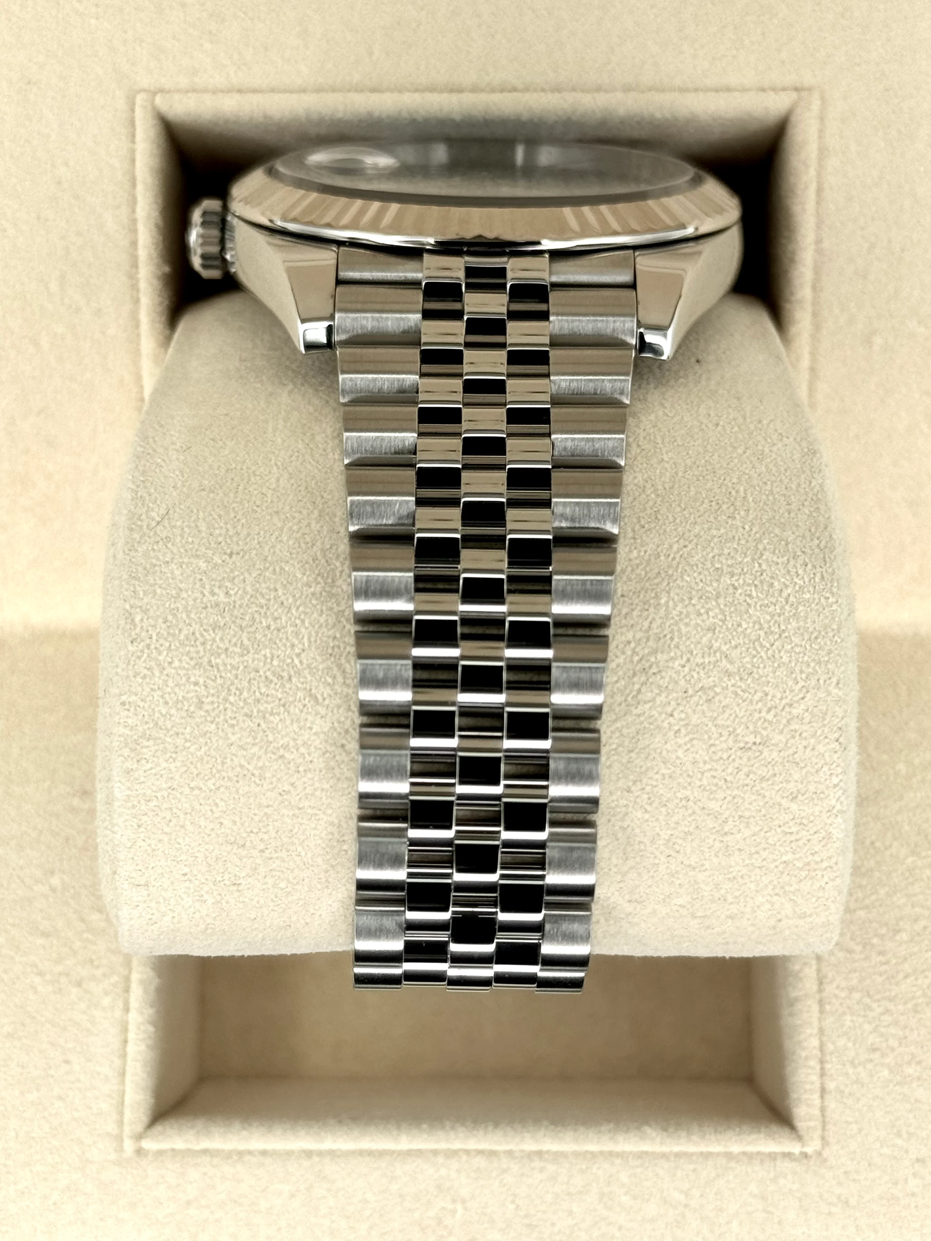 Rolex Datejust 41mm 126334 Stainless Steel Jubilee Blue Dial - Image 4
