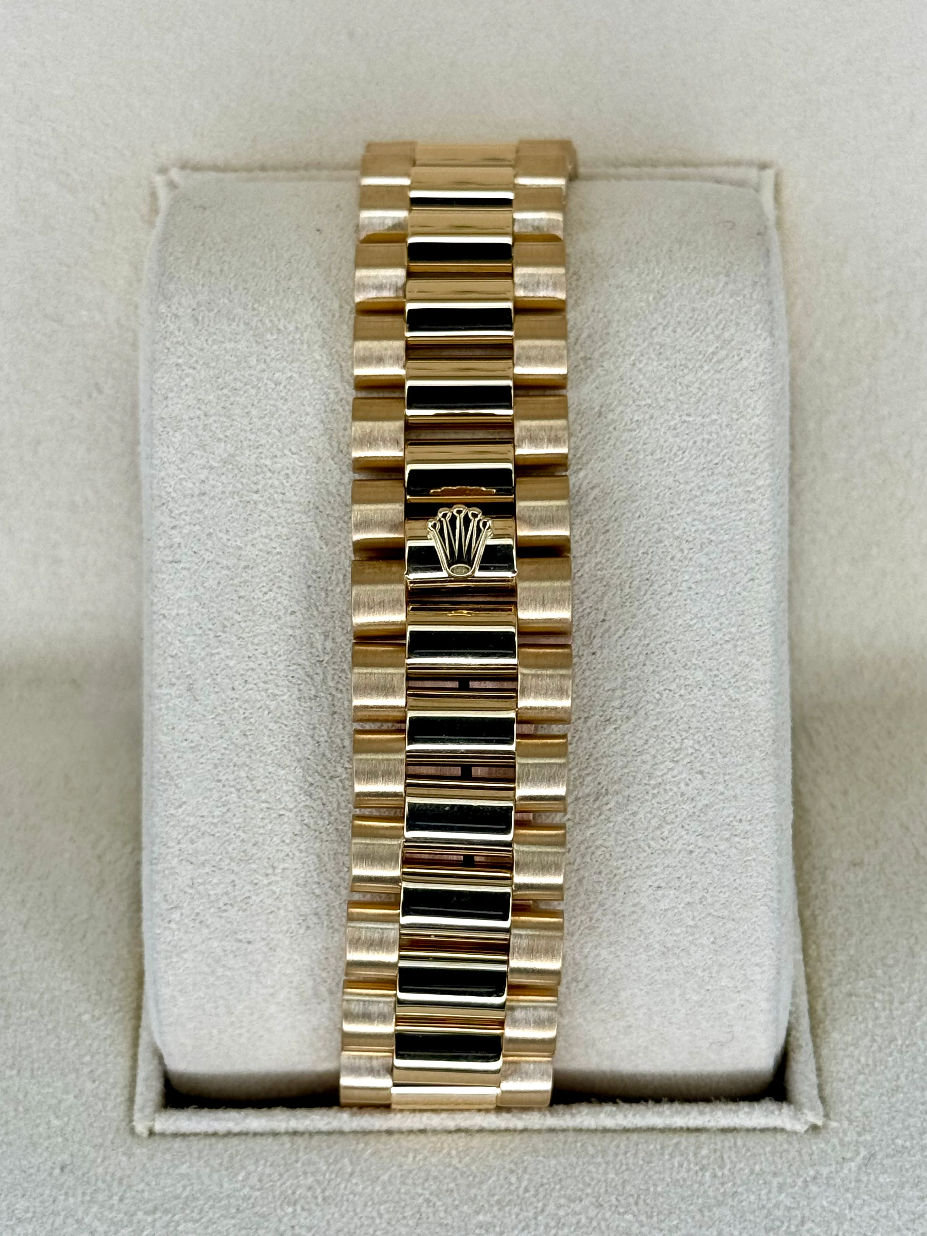 1988 Day-Date 36mm 18038 Gold Presidential Blue Vignette Dial - Image 2