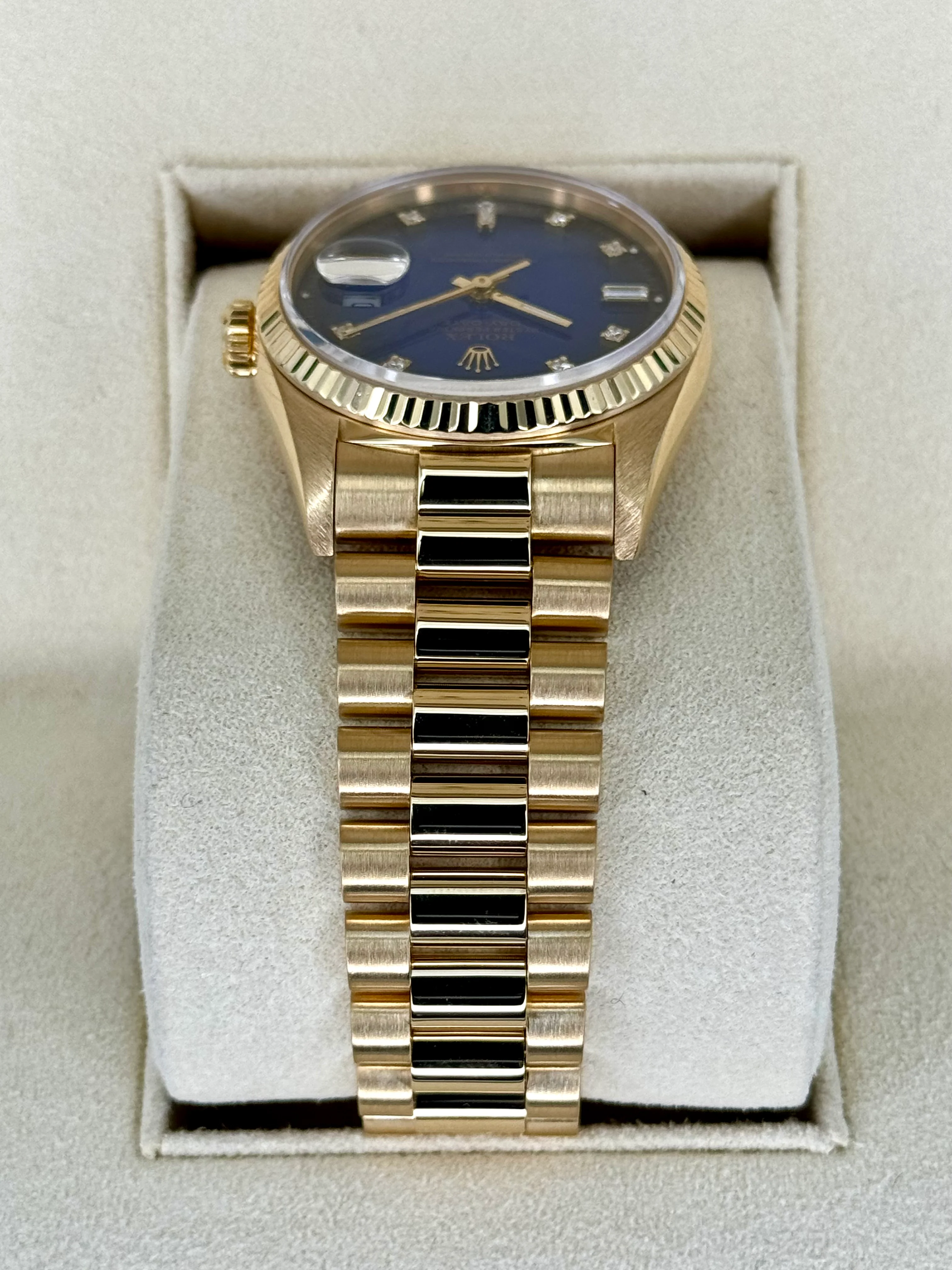 1988 Day-Date 36mm 18038 Gold Presidential Blue Vignette Dial - Image 4